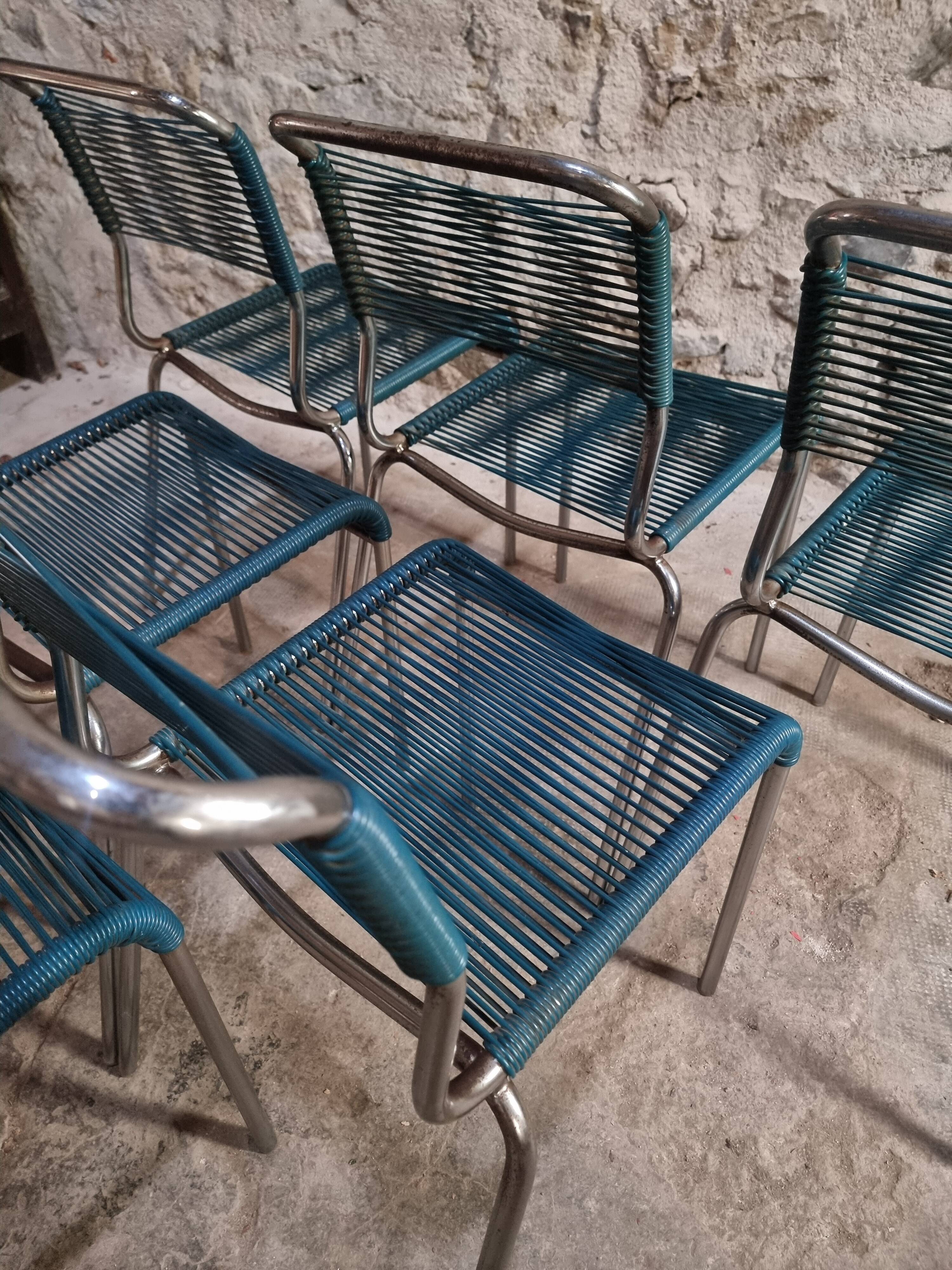 Ensemble de 6 chaises spaghetti françaises avec tabouret assorti – chaises bistrot à cadre chromé – sièges de café vintage empilables – milieu à fin du 20e siècle
