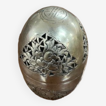 Silver decorative egg box