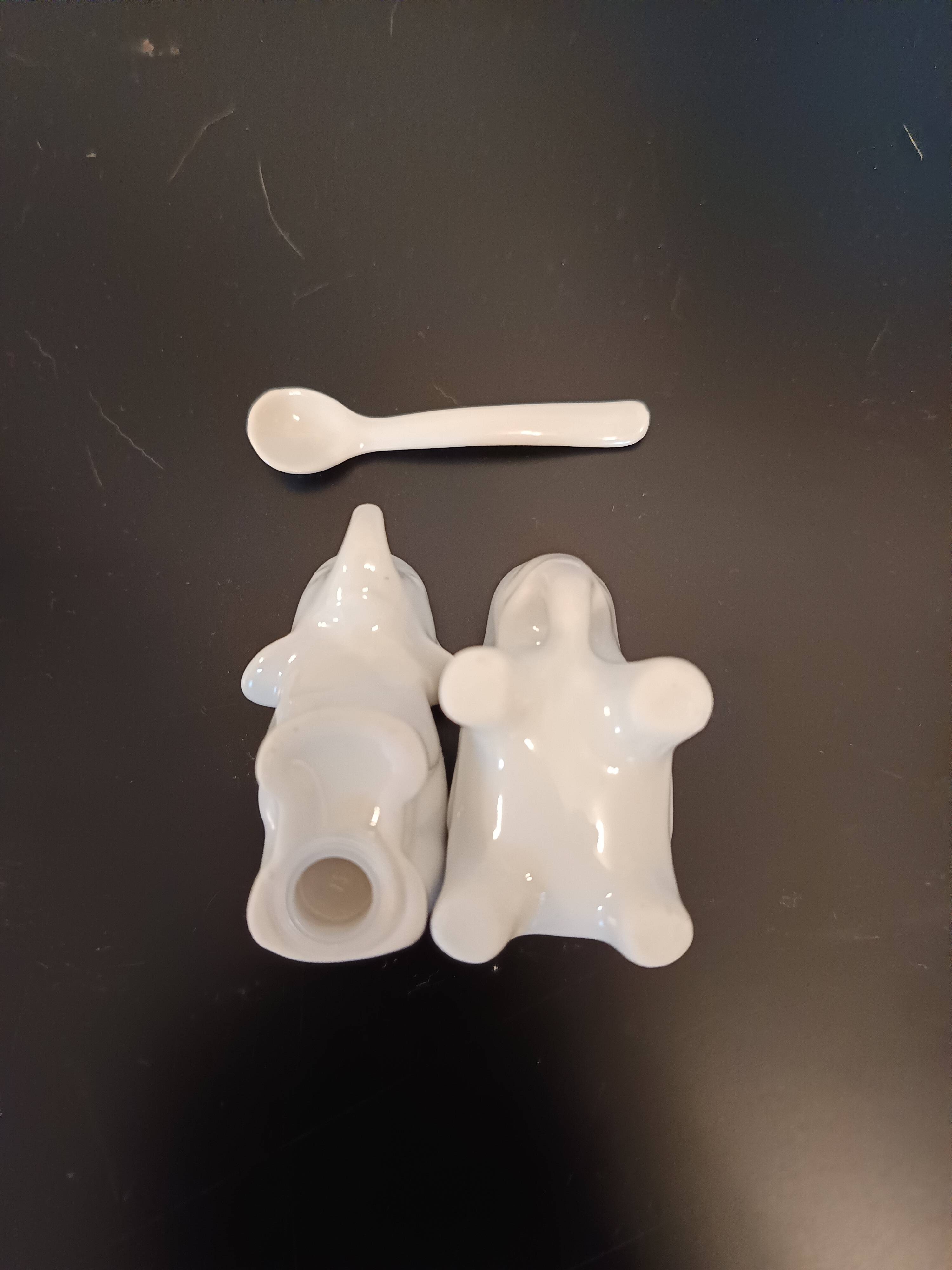 Elephant salt cellar and mustard pot in porcelain