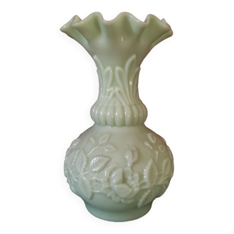 Vase opaline verte Bohème