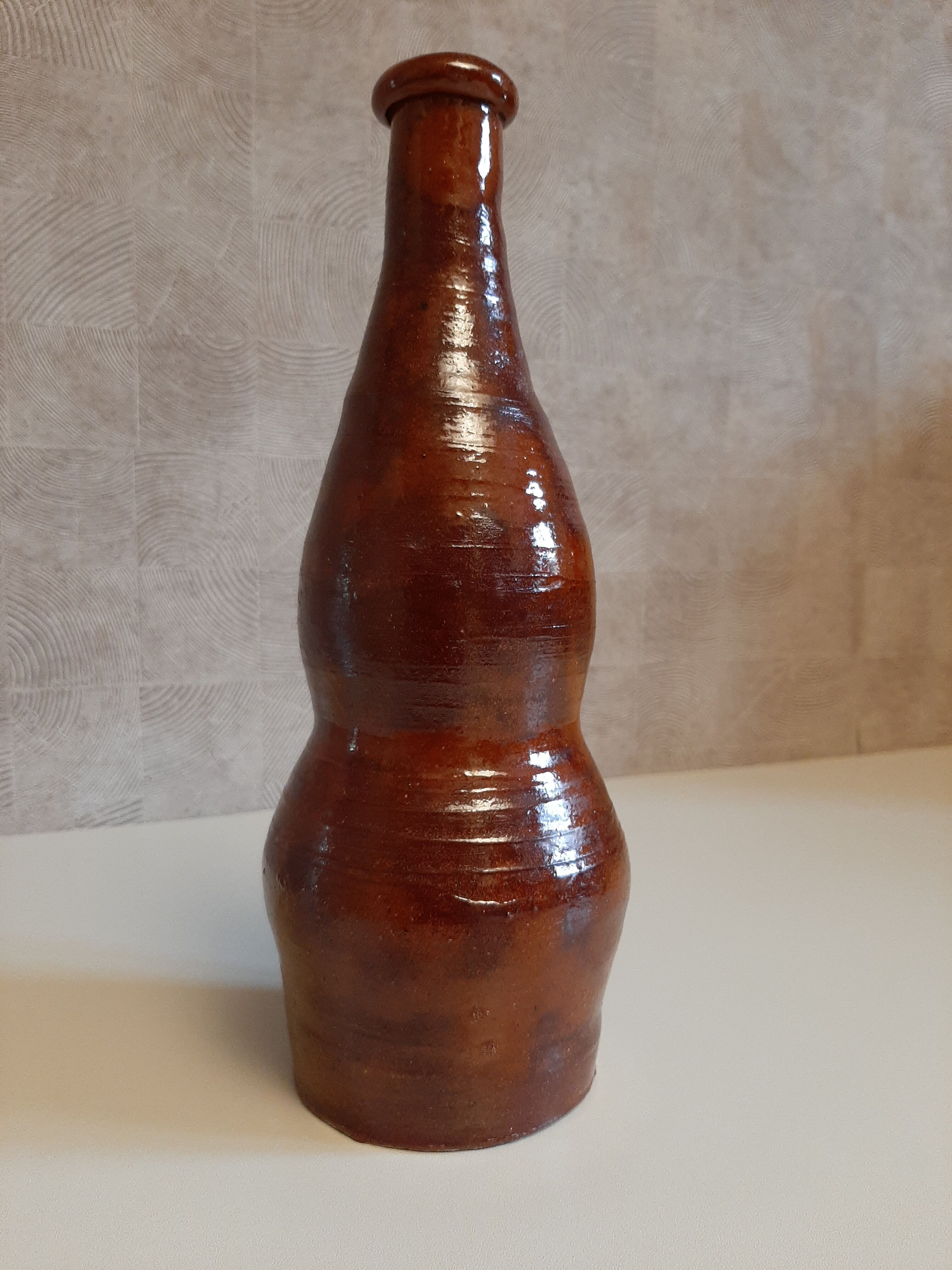 Bouteille et cruchon en grès vernissé artisanal du Cotentin