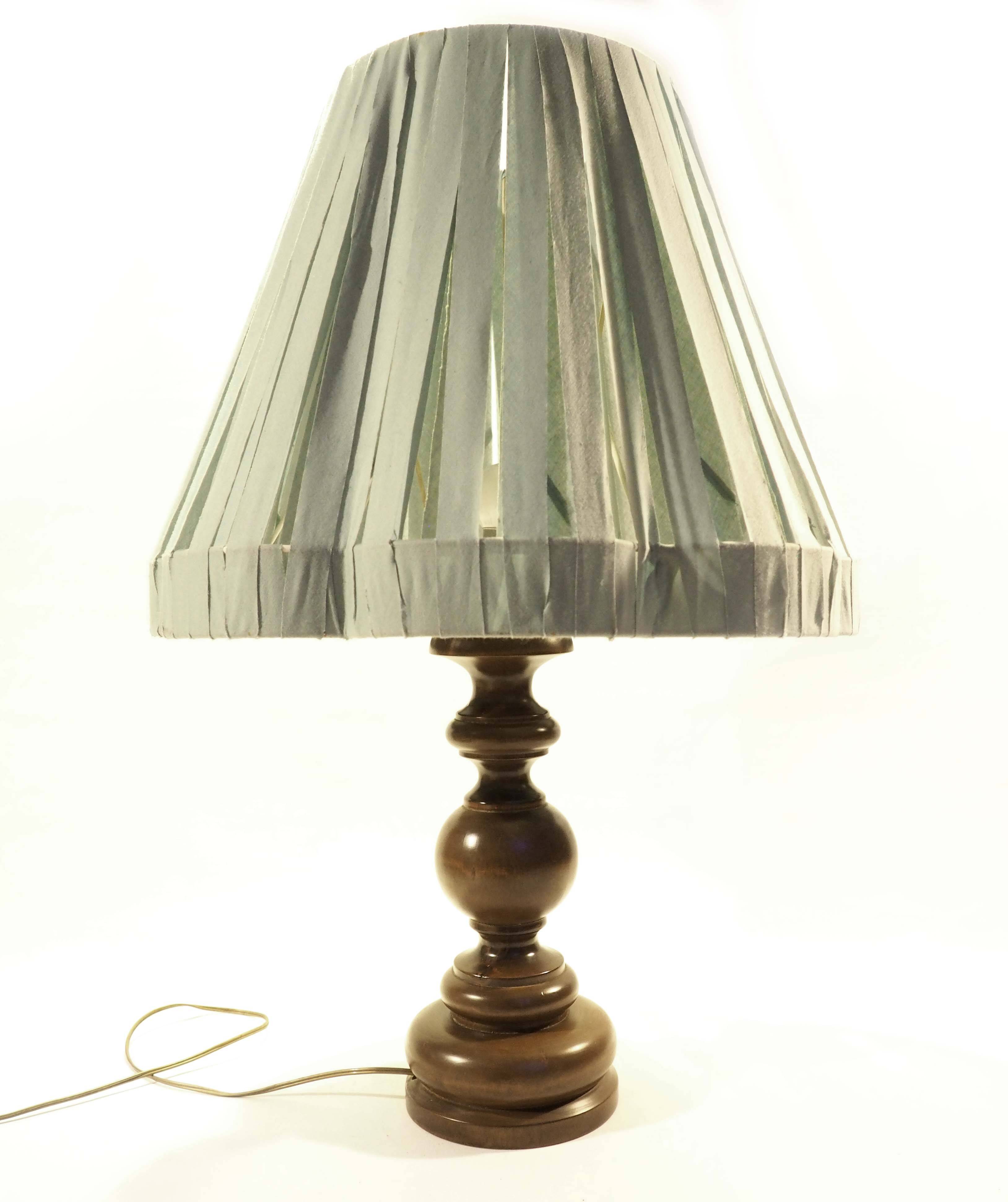 Grande lampe pied bois tourné