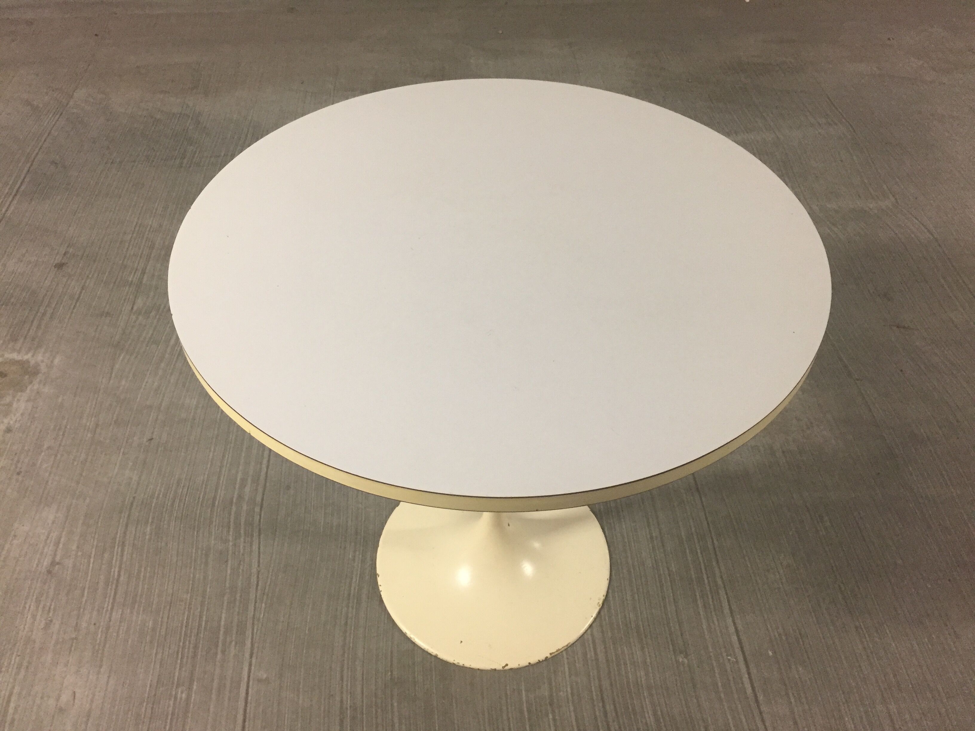 Tulip round table by Graeter ed. Vitra, 60s