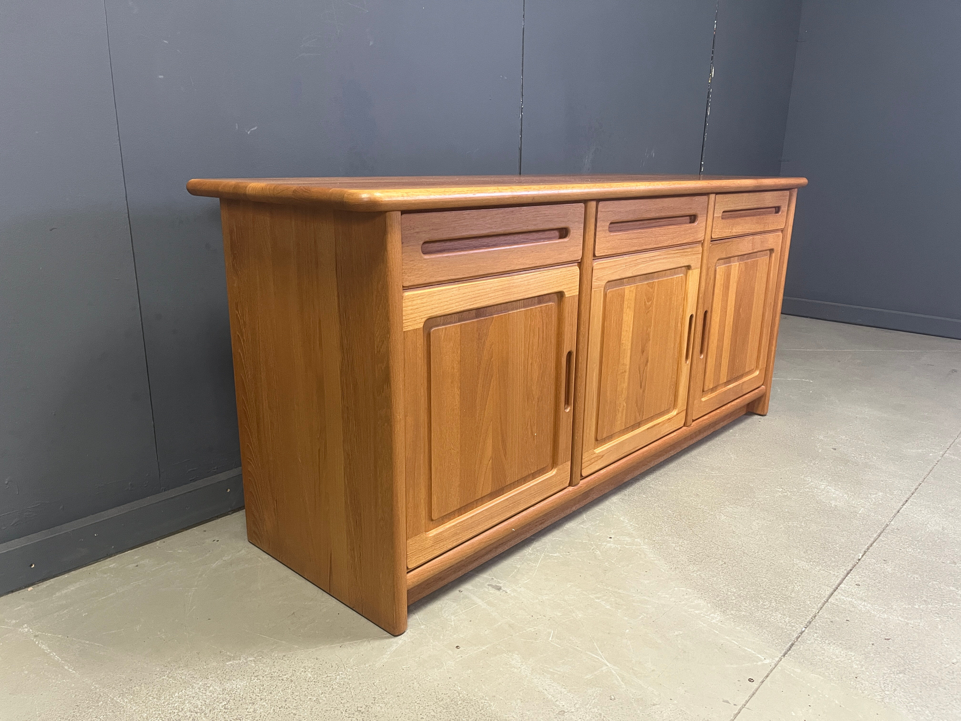 Enfilade scandinave des années 1960 par Dyrlund.