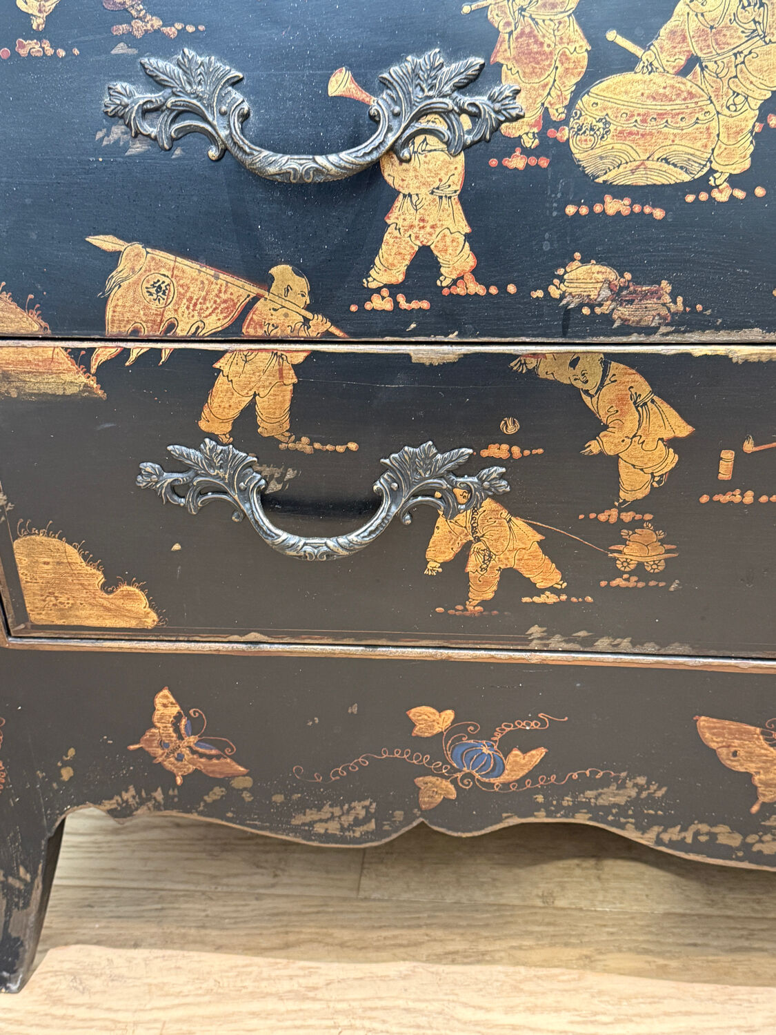 Chest of drawers with 3 drawers, Chinese decor, 20th century.
