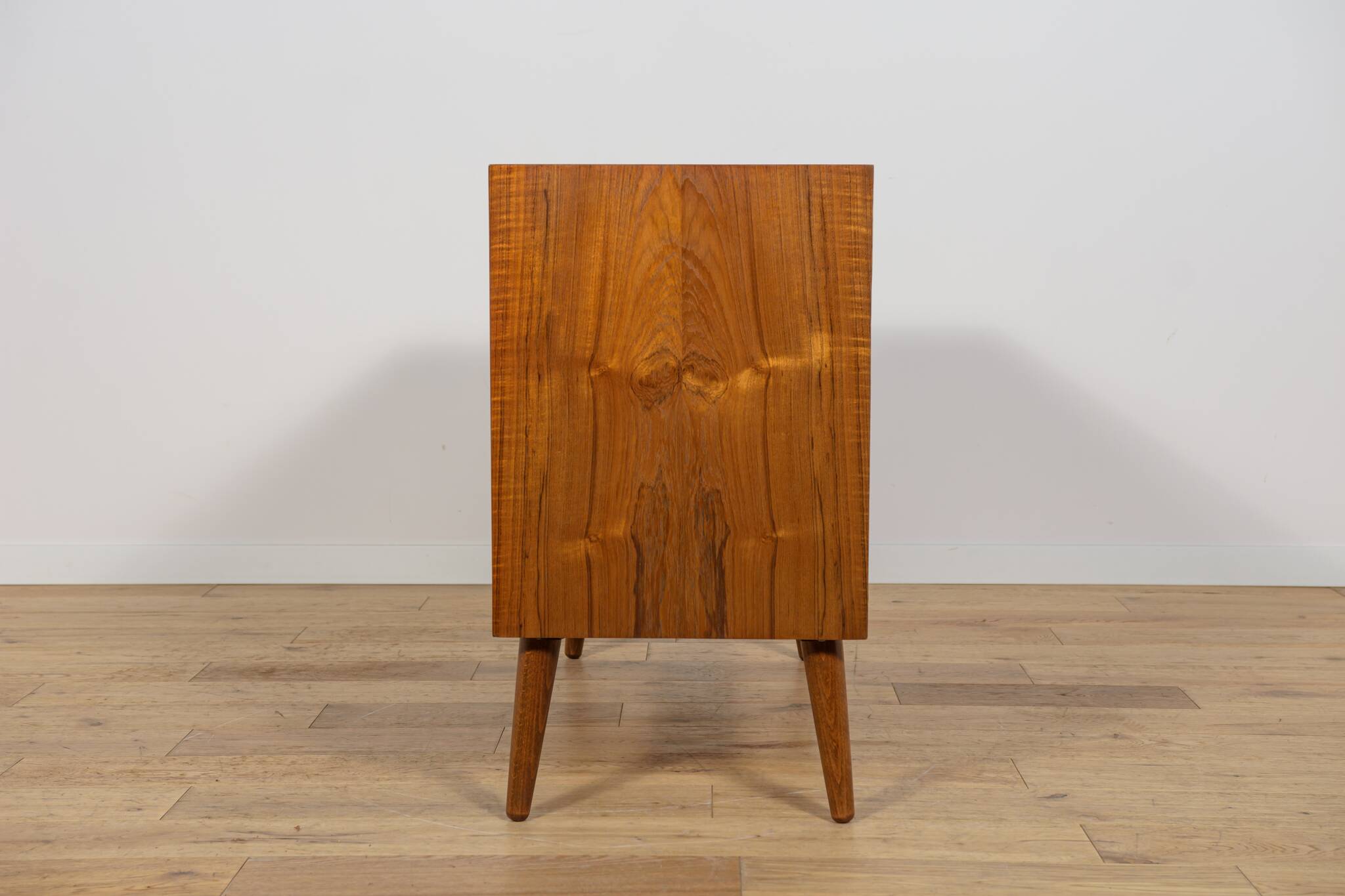 Petit buffet en teck du milieu du siècle de Feldballes Møbelfabrik, Danemark, 1960