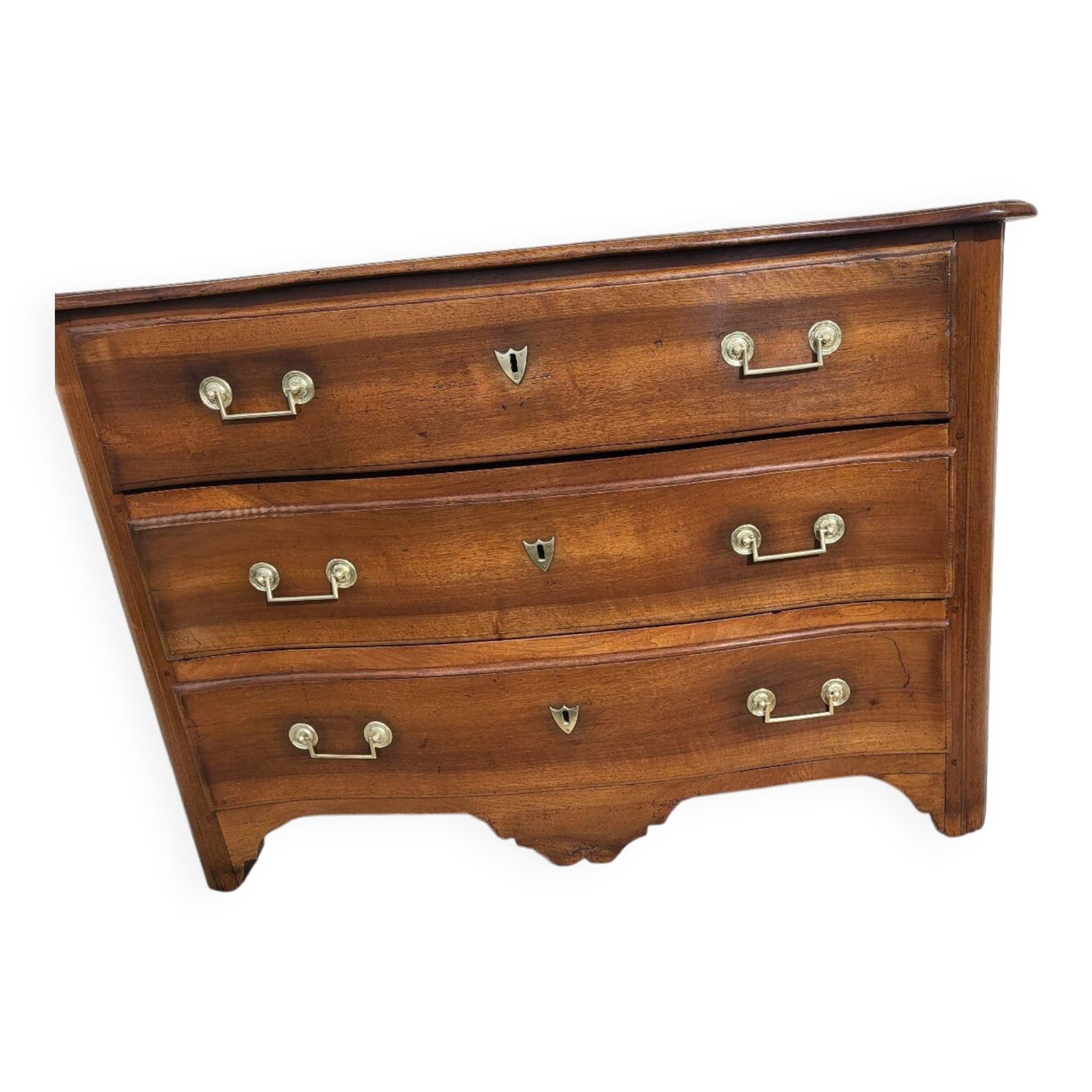 Walnut chest of drawers