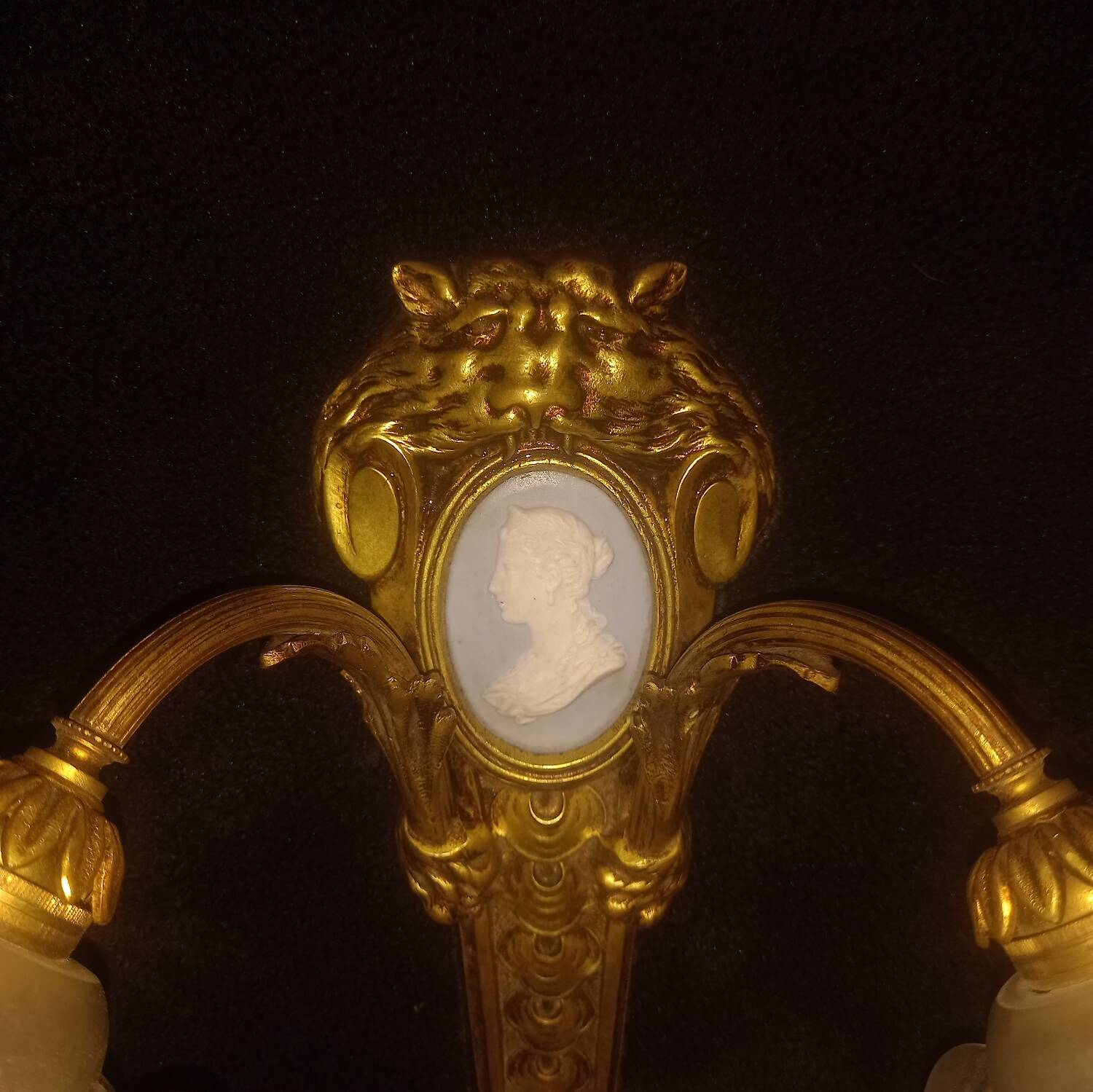 Wedgwood gilt bronze and plaque wall light, late 19th century, lion's head