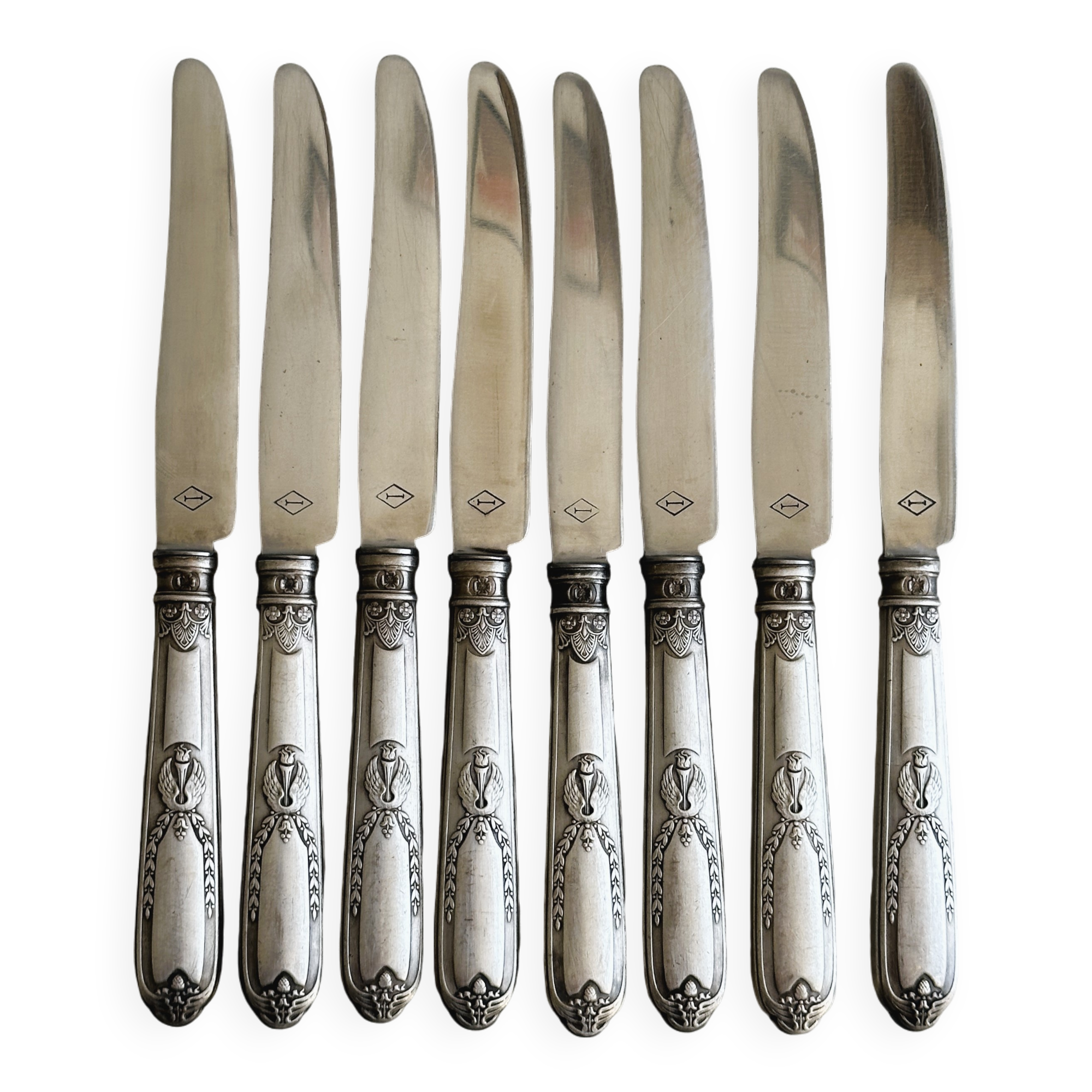 Set of 8 silver metal knives