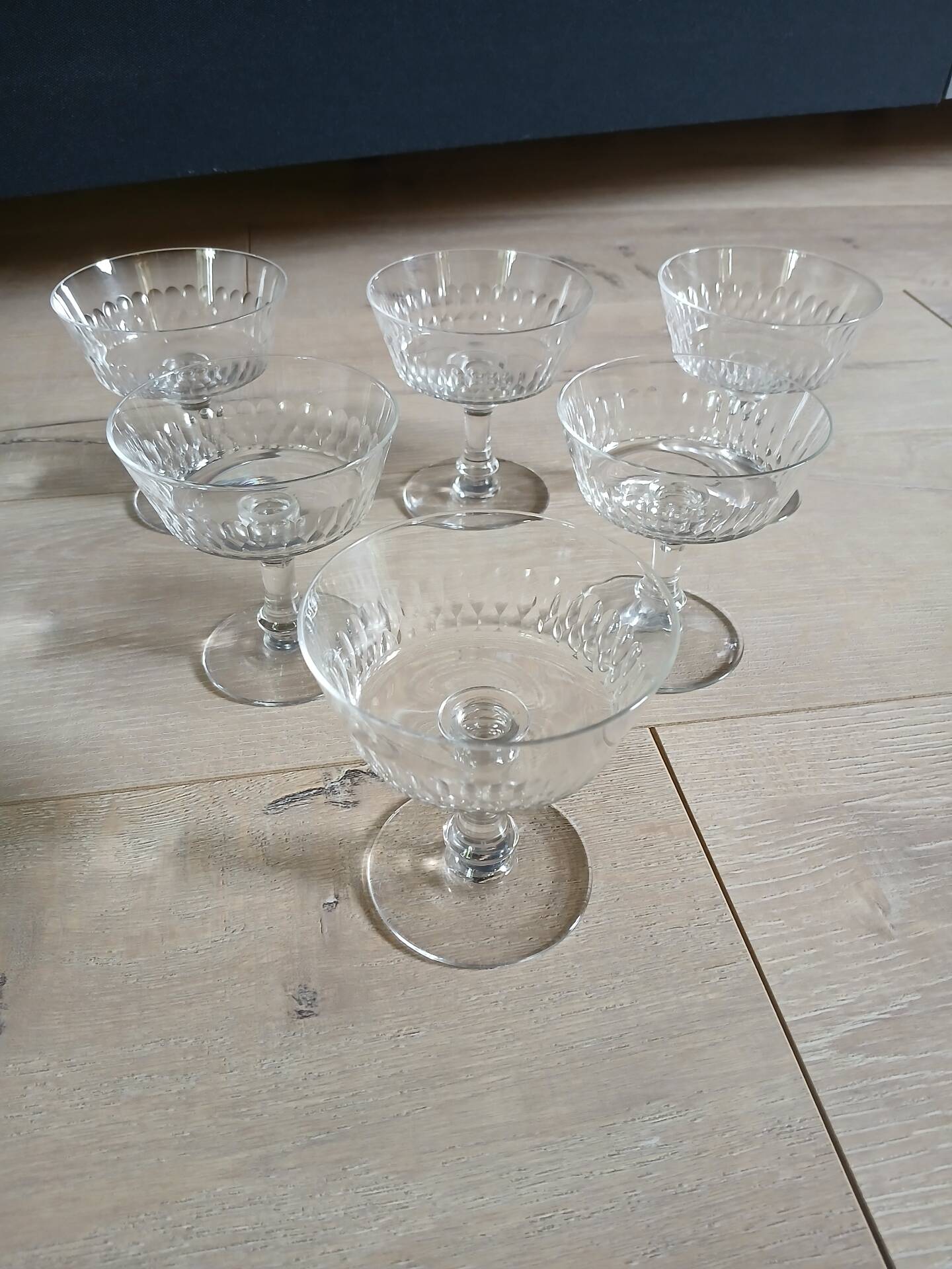 6 coupes à champagne anciennes en cristal