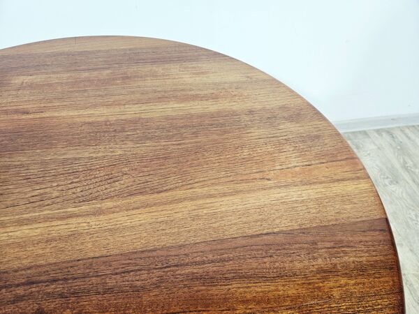 Table basse ronde en teck par Niels Bach, Danemark, années 1960 / Modèle 59