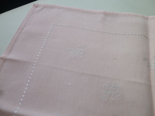 Damask tablecloth 1.30 x 2.40 m and its 10 matching towels peach color