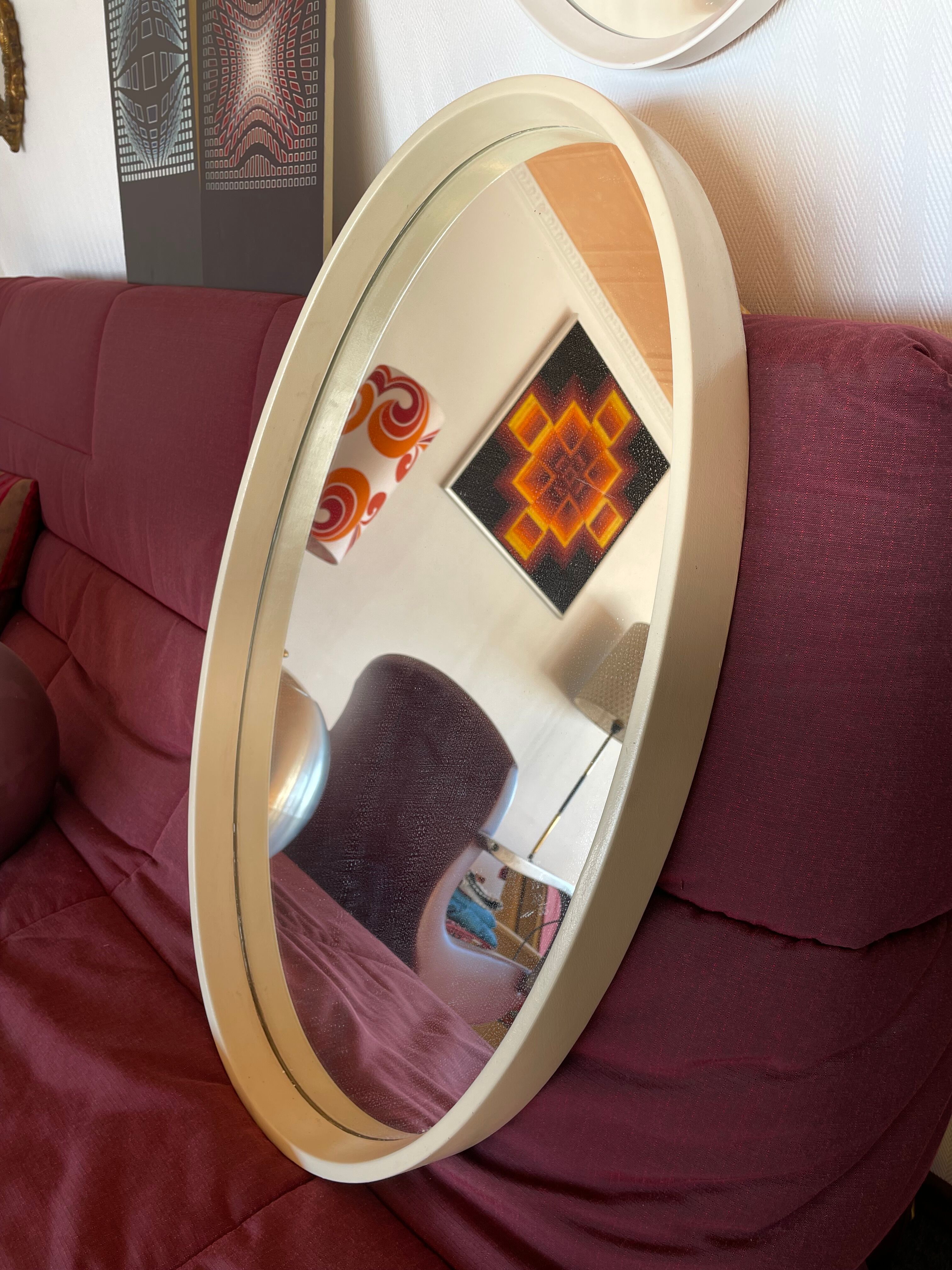 Oval pop mirror from the 60s 70s