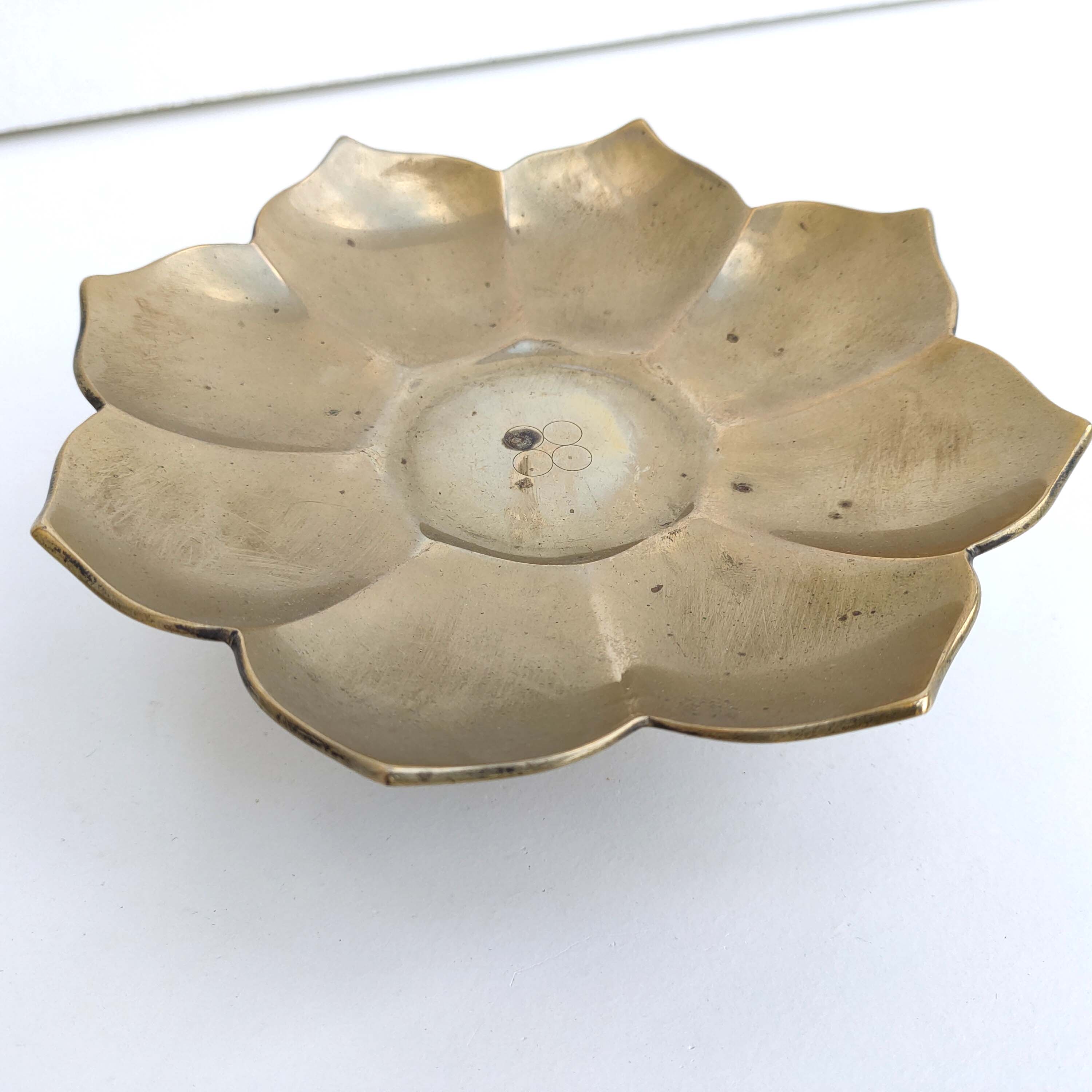 Brass flower cup