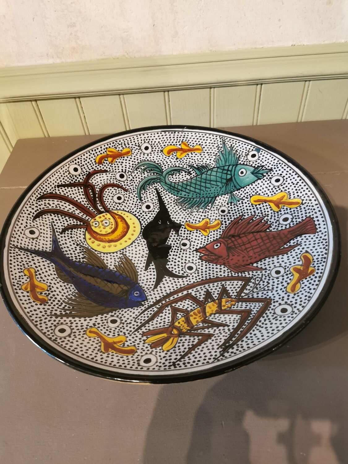 Vintage round dish fish décor