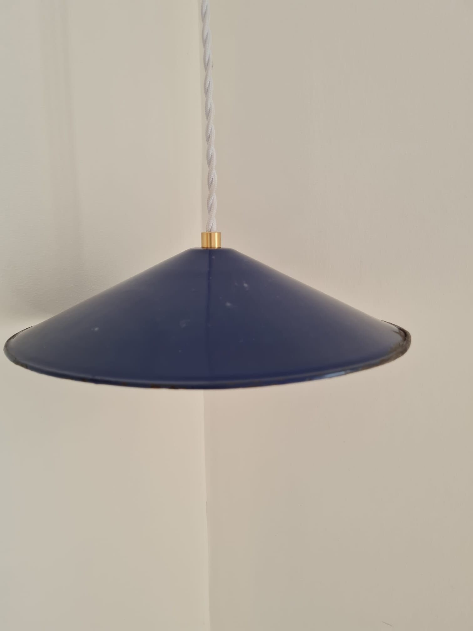 Suspension en tôle émaillée 1950