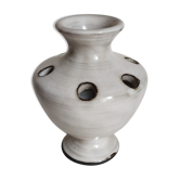 Vase picnic flowers in black sandstone with white enamel