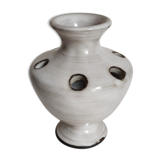 Vase picnic flowers in black sandstone with white enamel