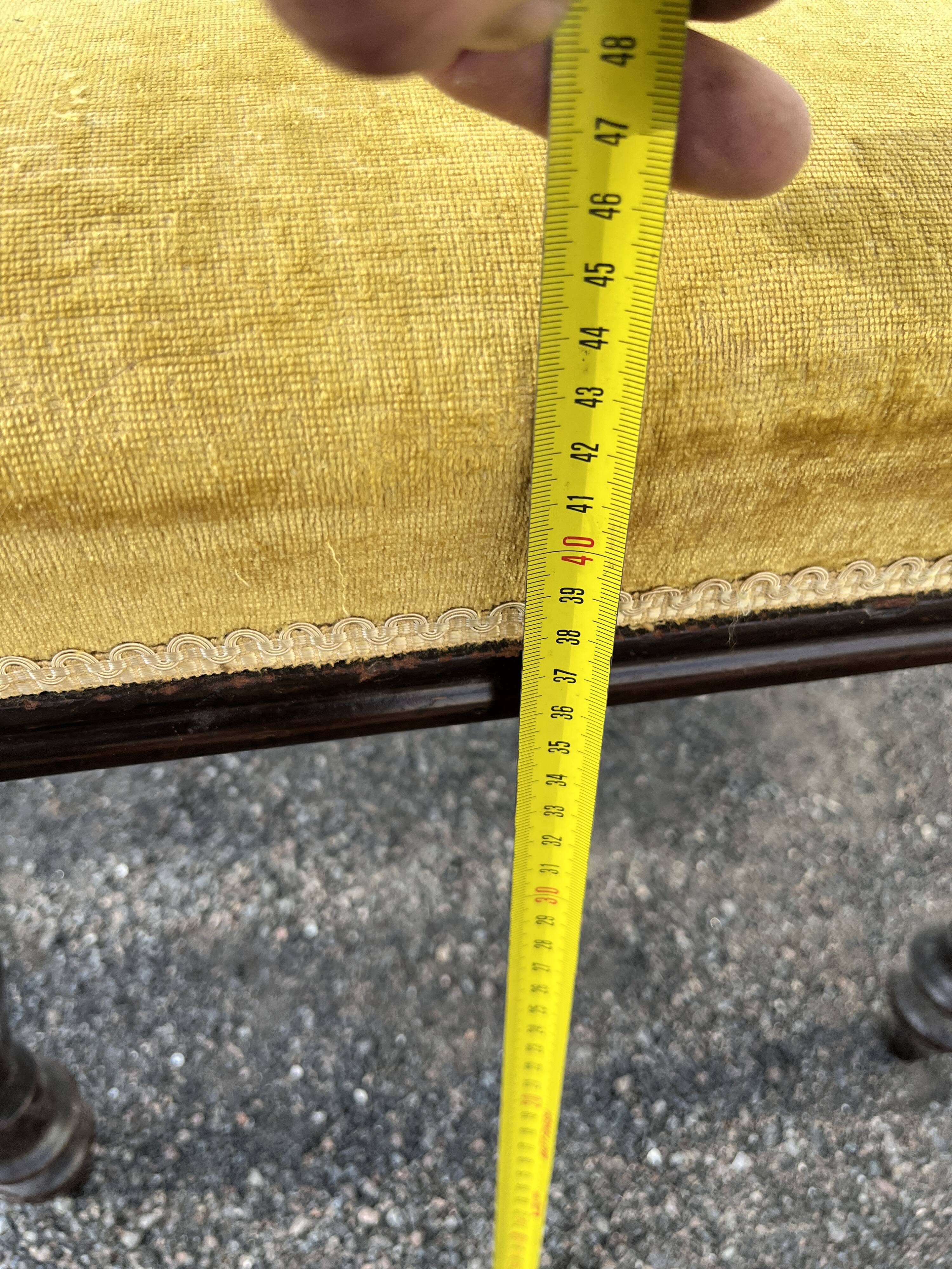 Lot de 3 chaises style victorien – acajou – assise velours jaune