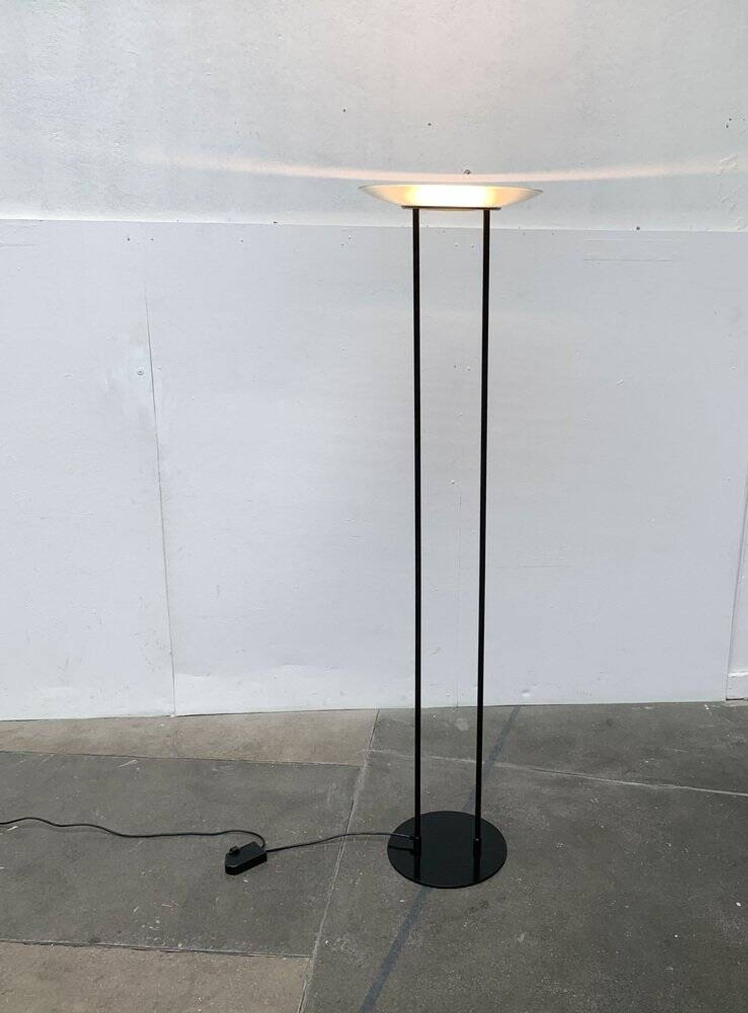 Lampe sur pied italienne vintage, années 1980