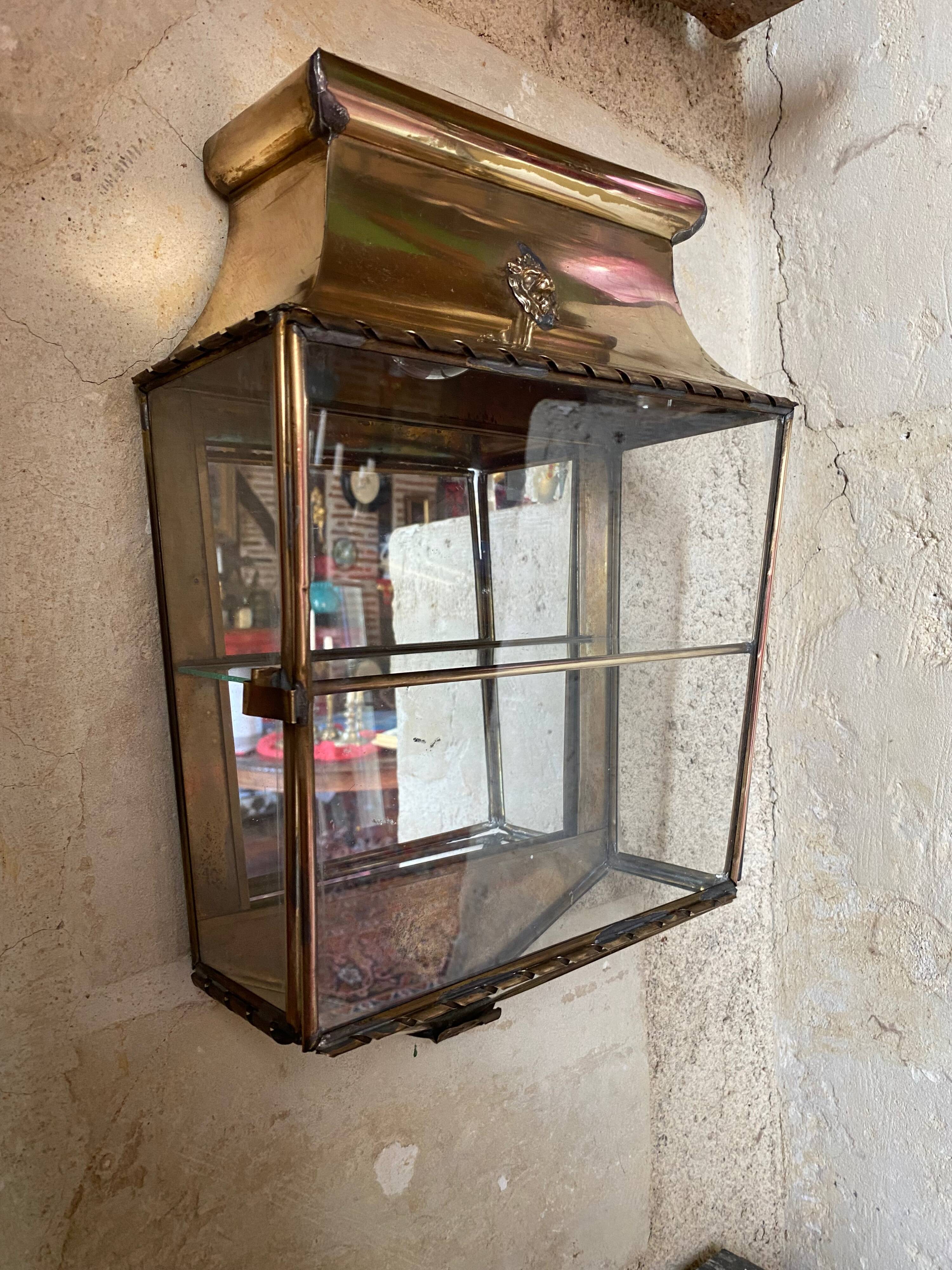 Vitrine en laiton et verre