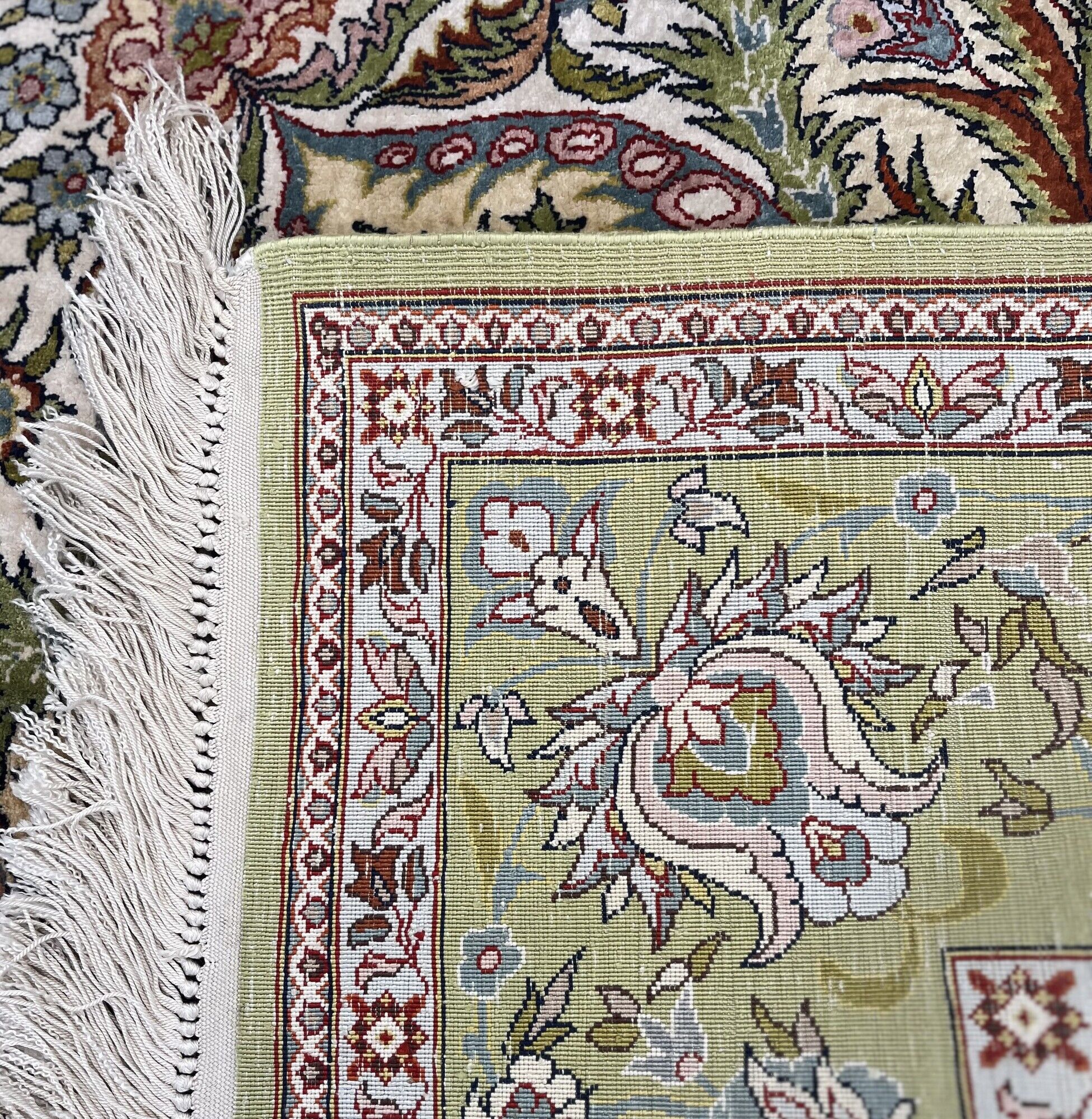 Pure silk Egyptian oriental carpet - : 1.50 X 2.20 meters. Handmade - silk on silk