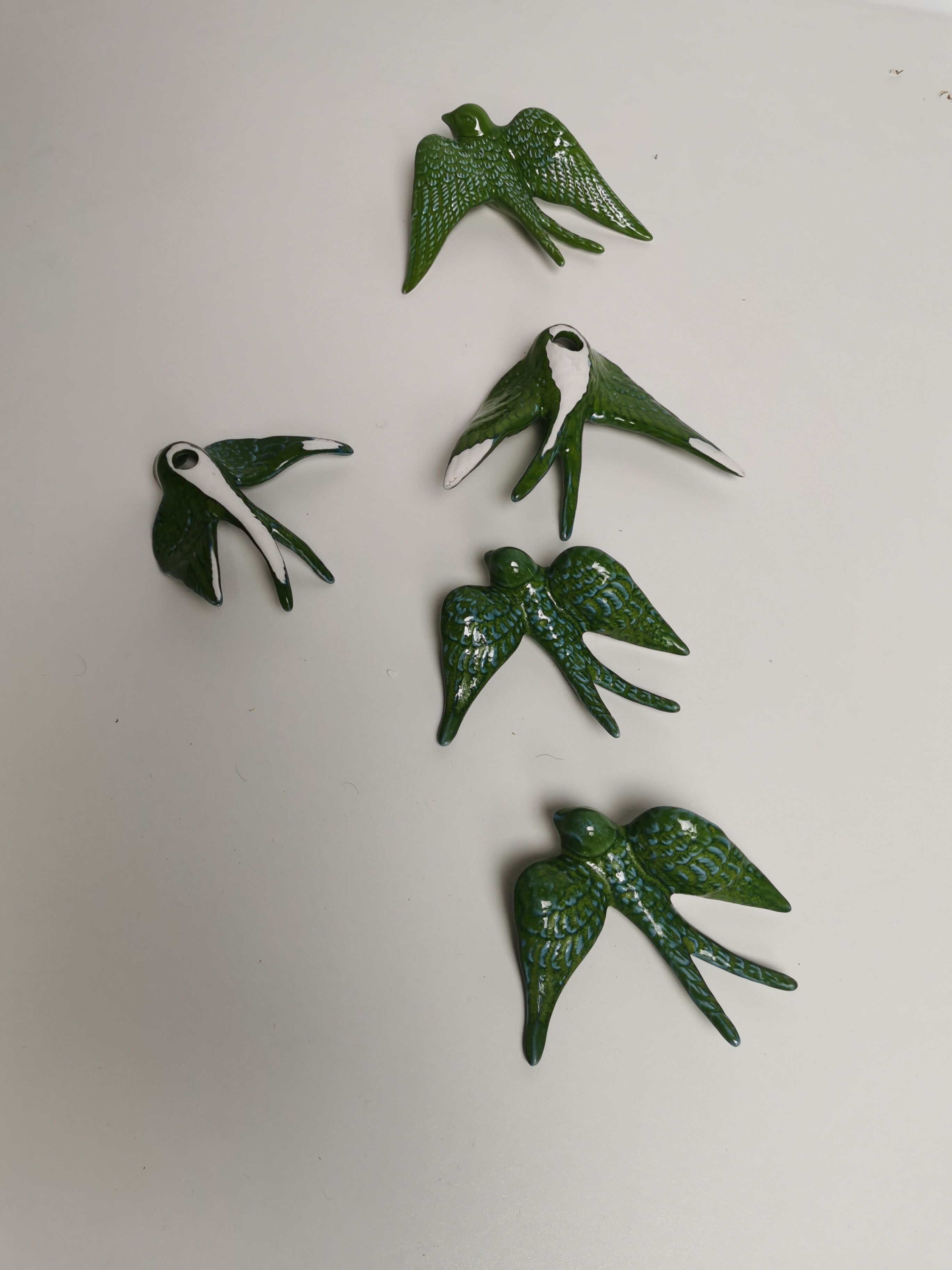 Batch of green swallows in ceramic