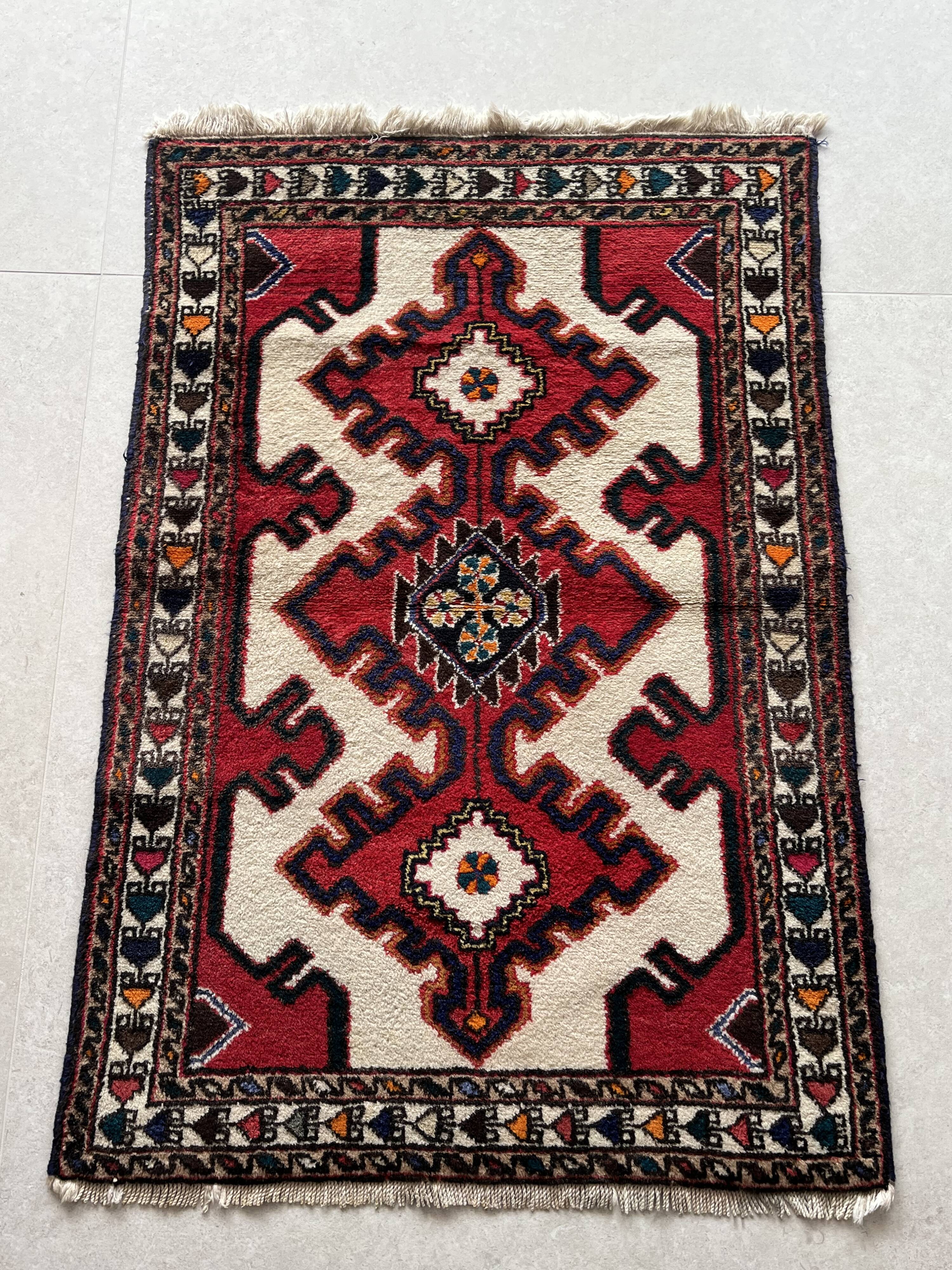 Small wool Hamadan rug
