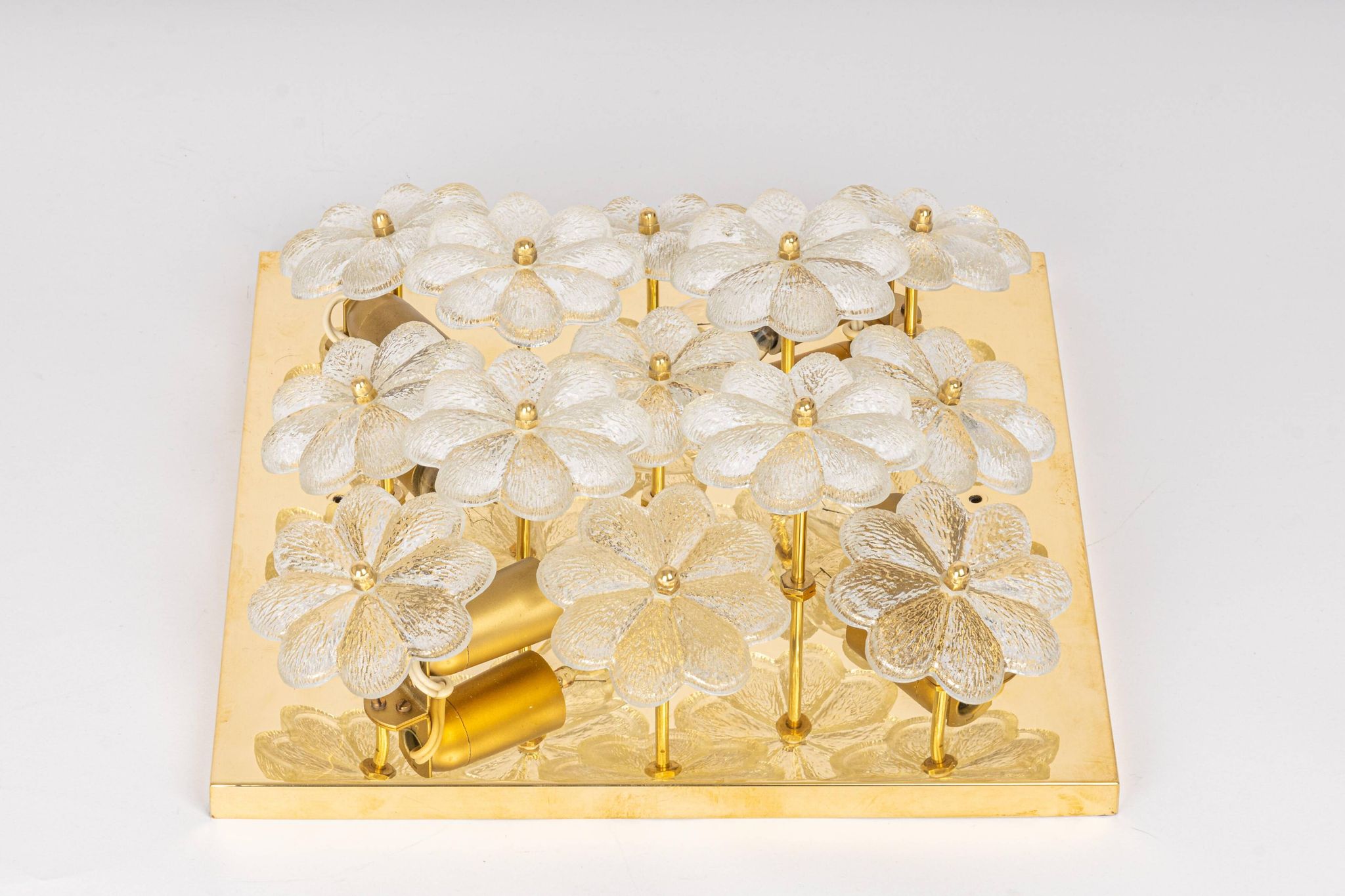 Magnificent small wall lamp/ceiling fixture in glass in the shape of a flower E. Palme, Germany.