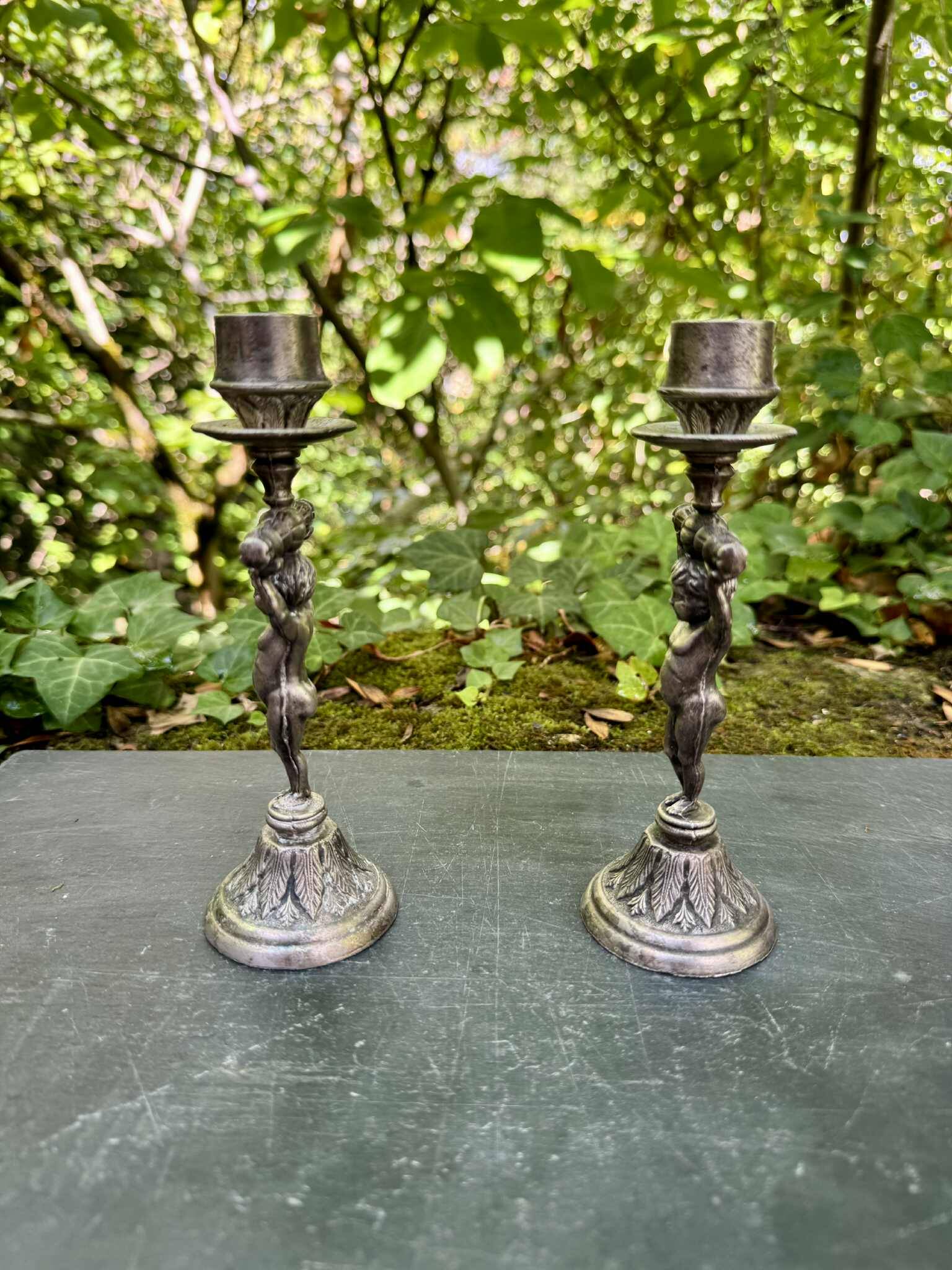 Paire de bougeoirs chérubins