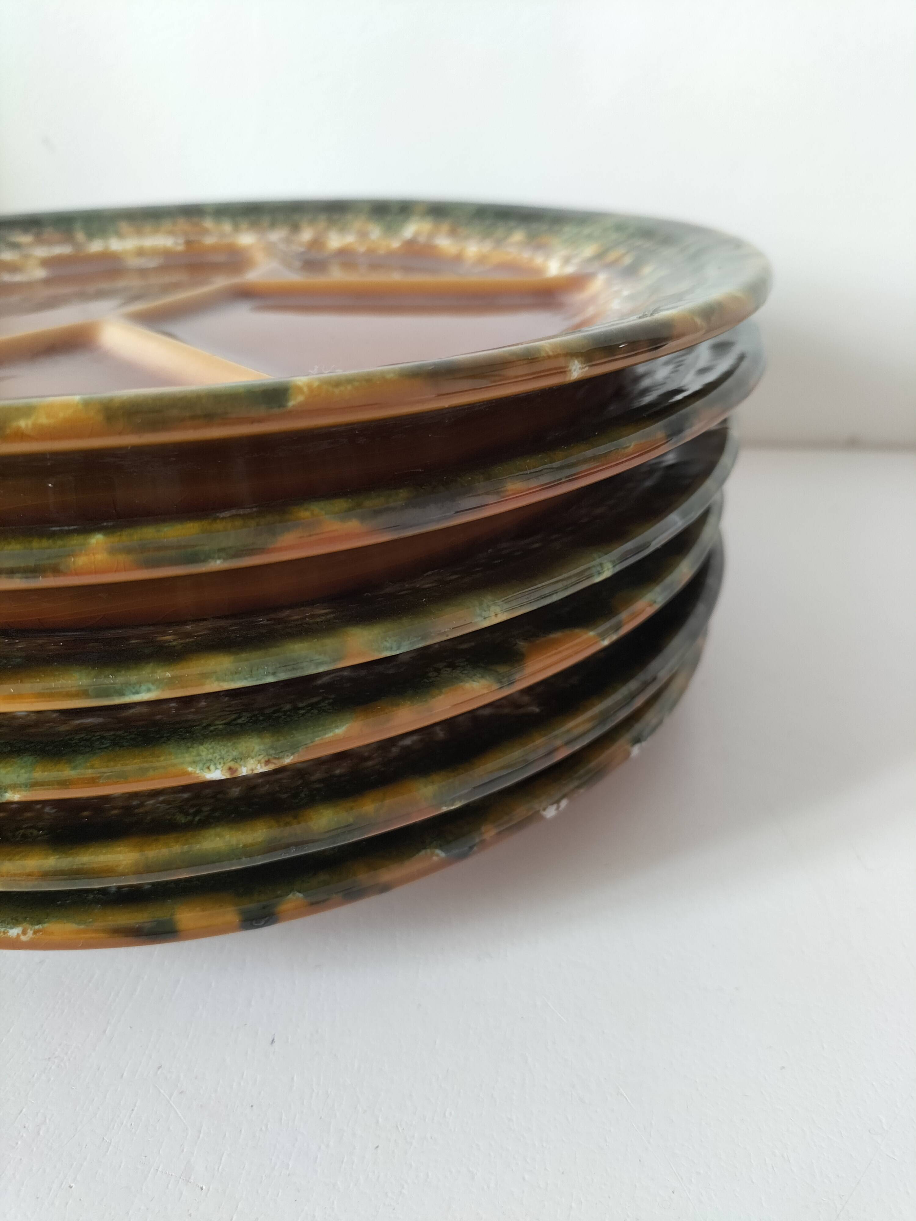 Set of 6 compartmentalised glazed ceramic plates, 1960s-70s.
