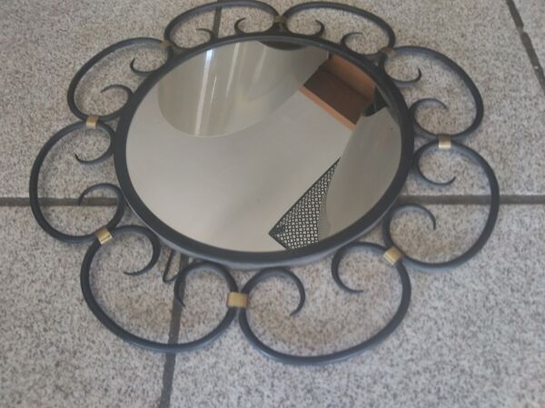 Miroir en fer forgé et bagues métal doré vers 1950 - 39cm