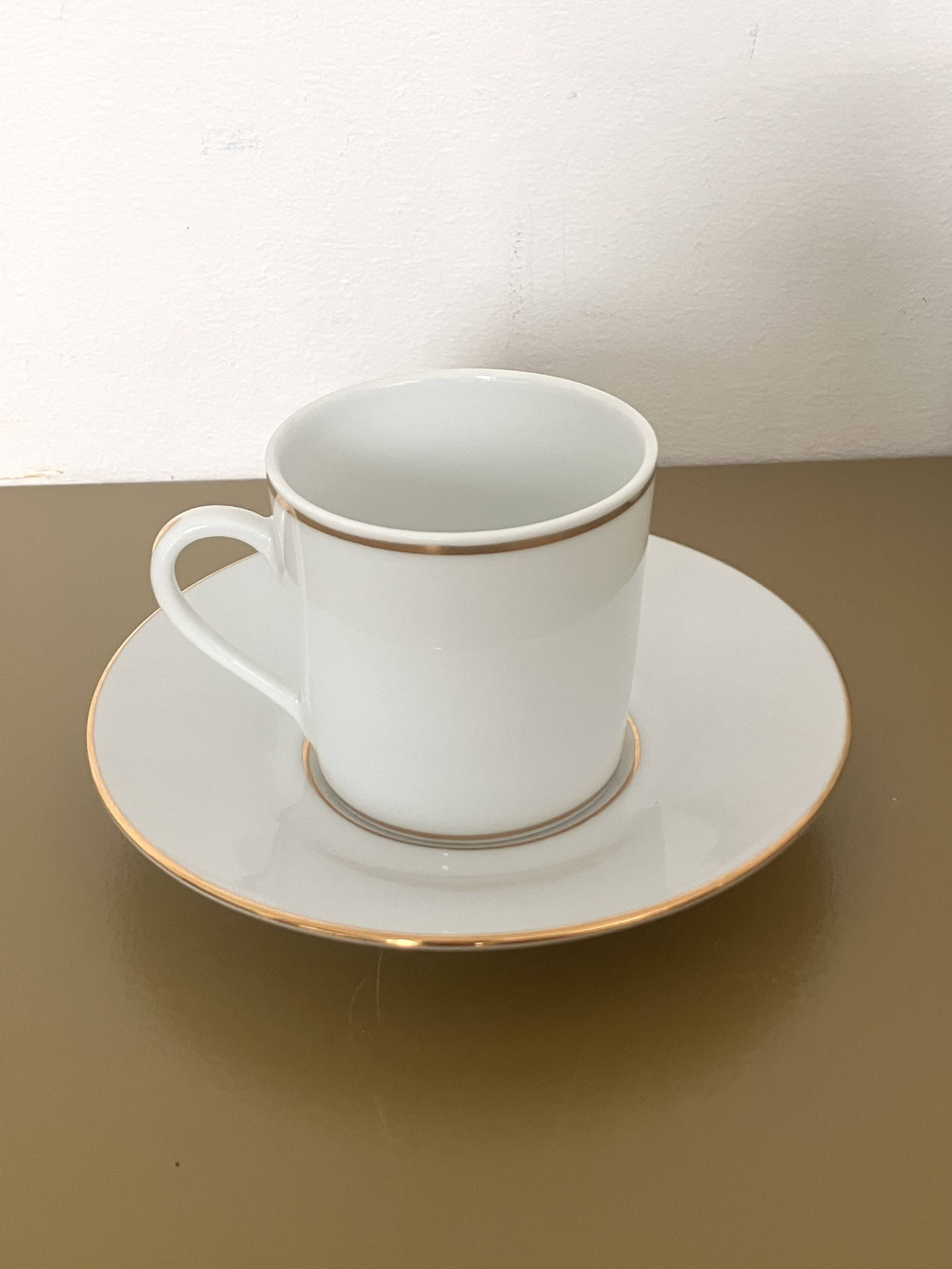 Coffee service with 11 cups and 6 saucers made of Limoges porcelain.