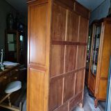 Double sliding door display case