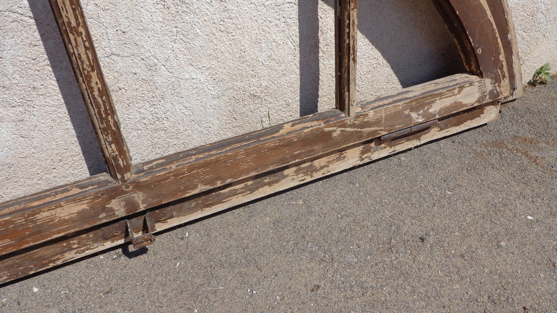 Opening half moon window