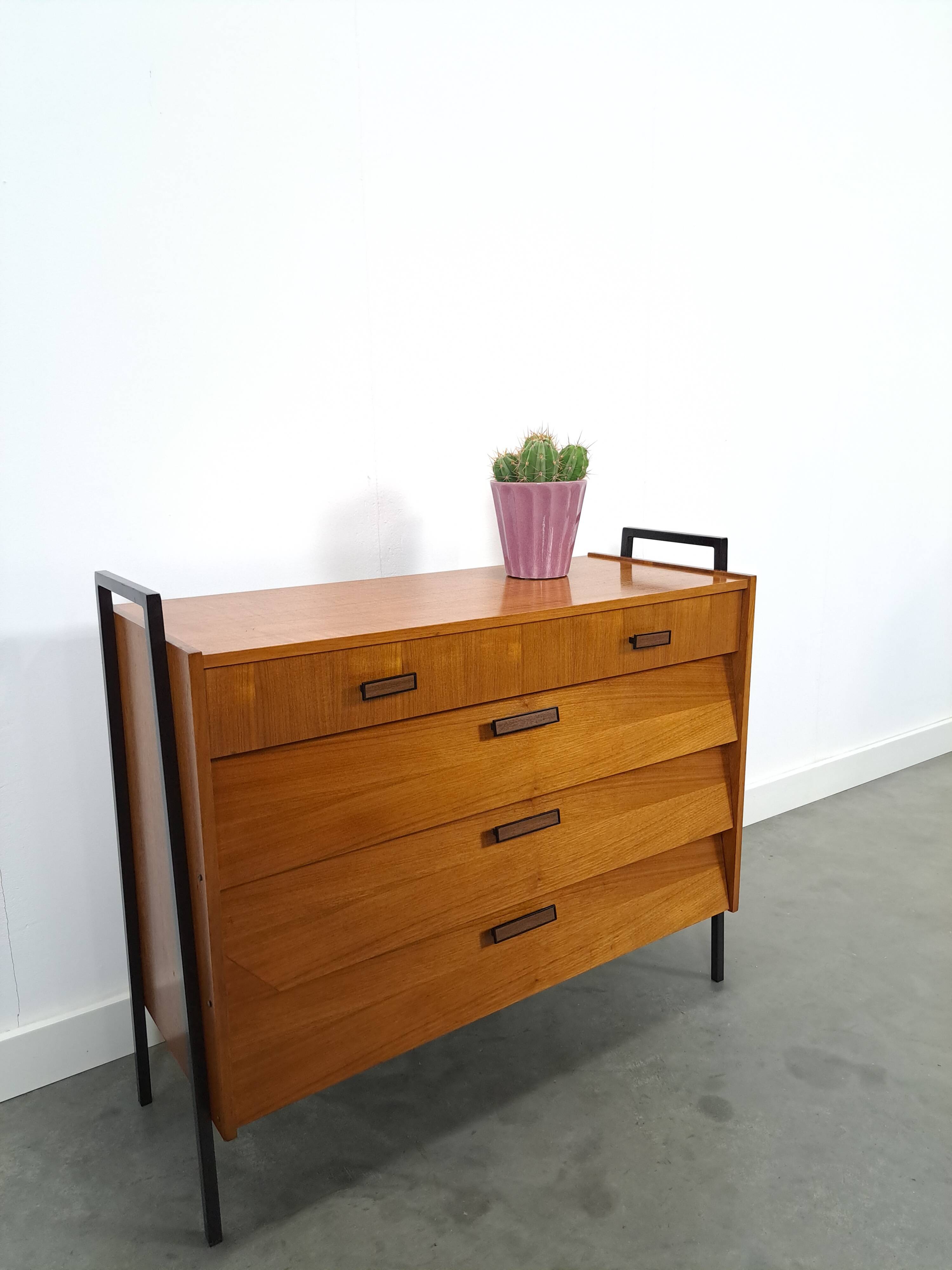 Teak schoenenkast met zwart metalen poten, nr. 2