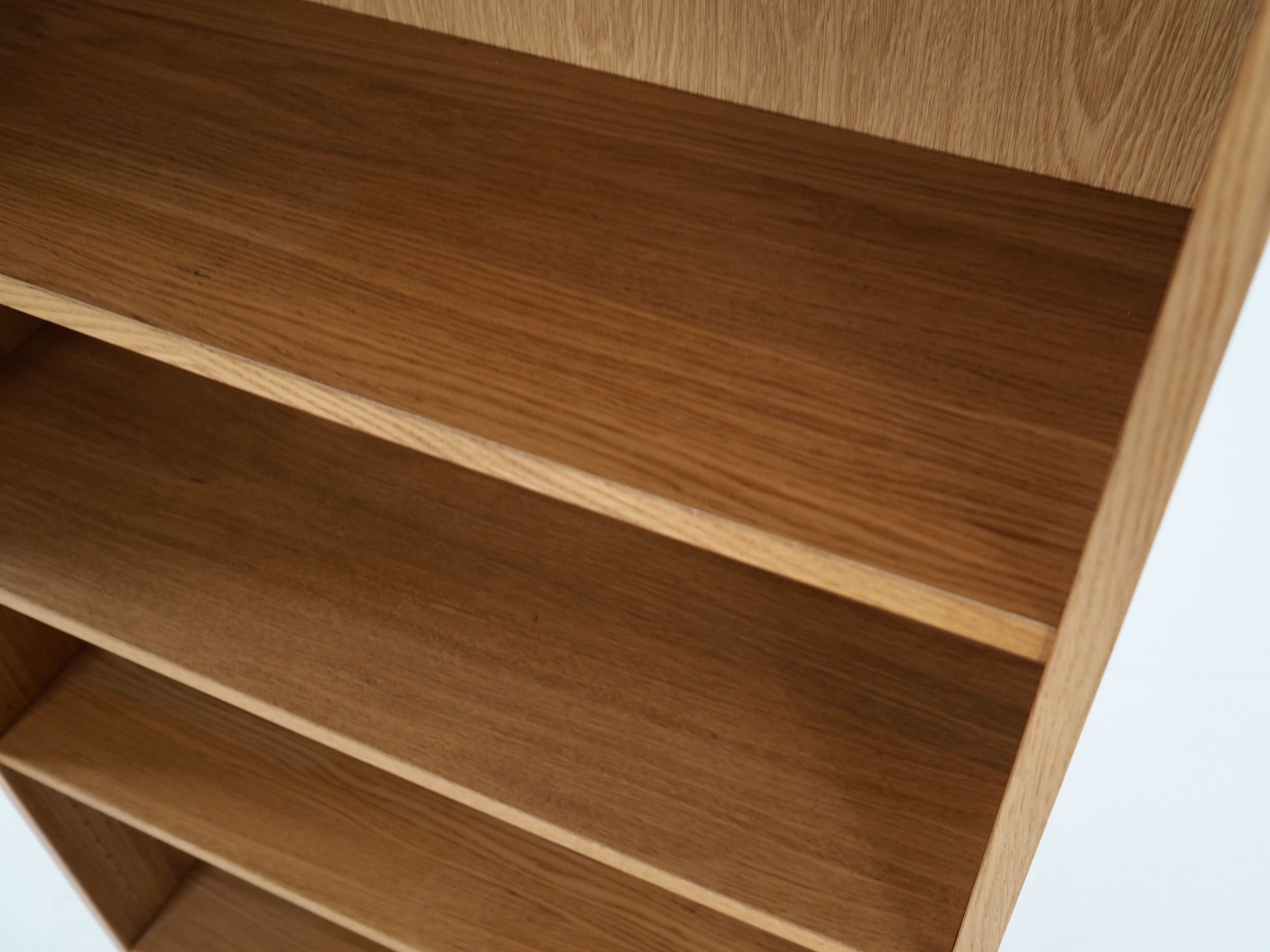 Bookcase with oak veneer scandinavian design from the 70s