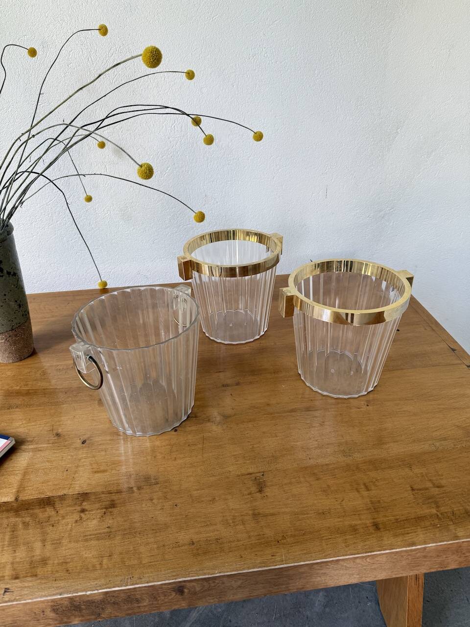 3 seaux à champagne en plexiglas transparent et doré, 1970