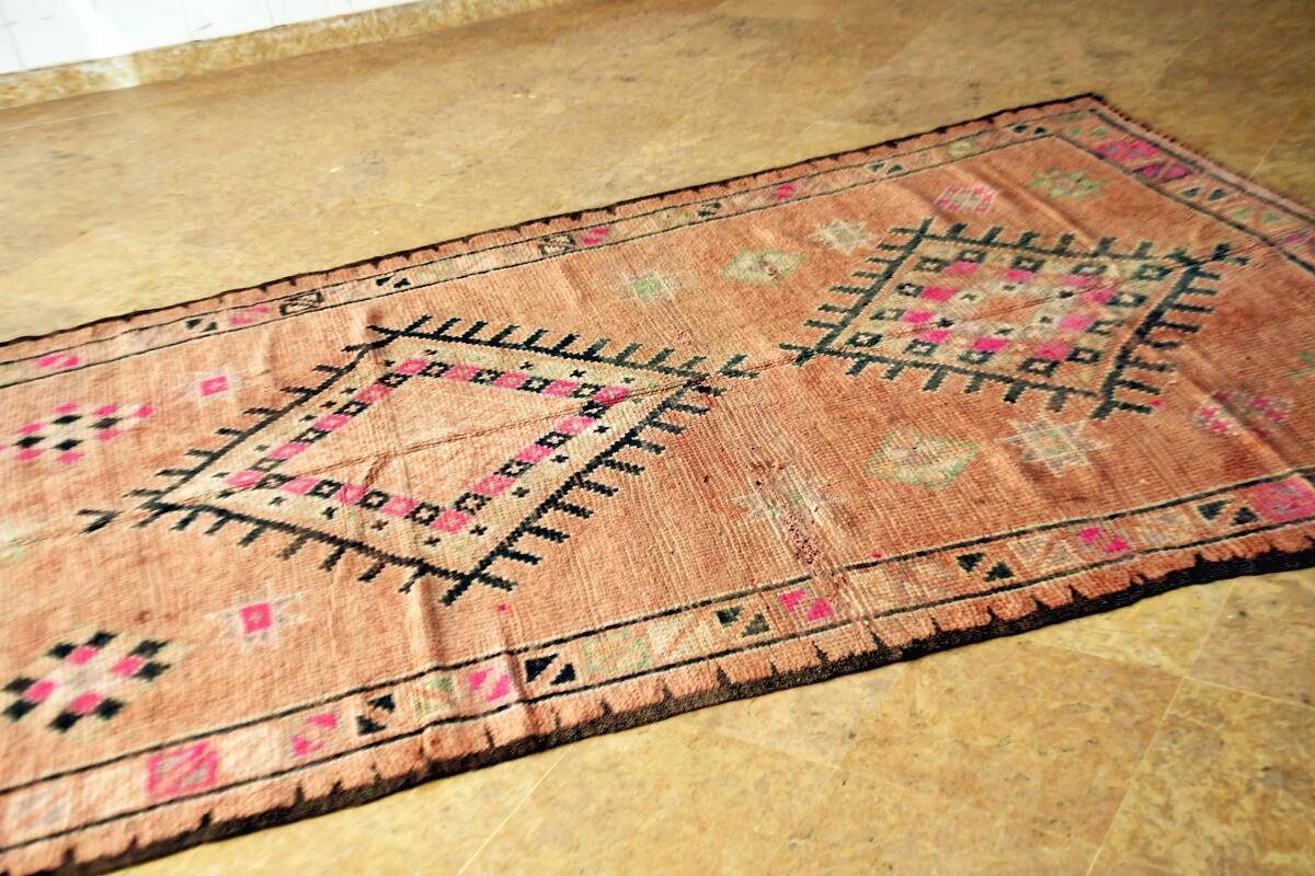 Boujaad vintage Moroccan Berber rug 245 x 155 cm