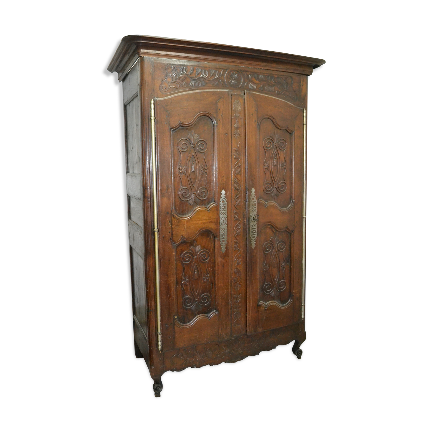 Armoire de mariage en chêne sculpté XVIIIeme