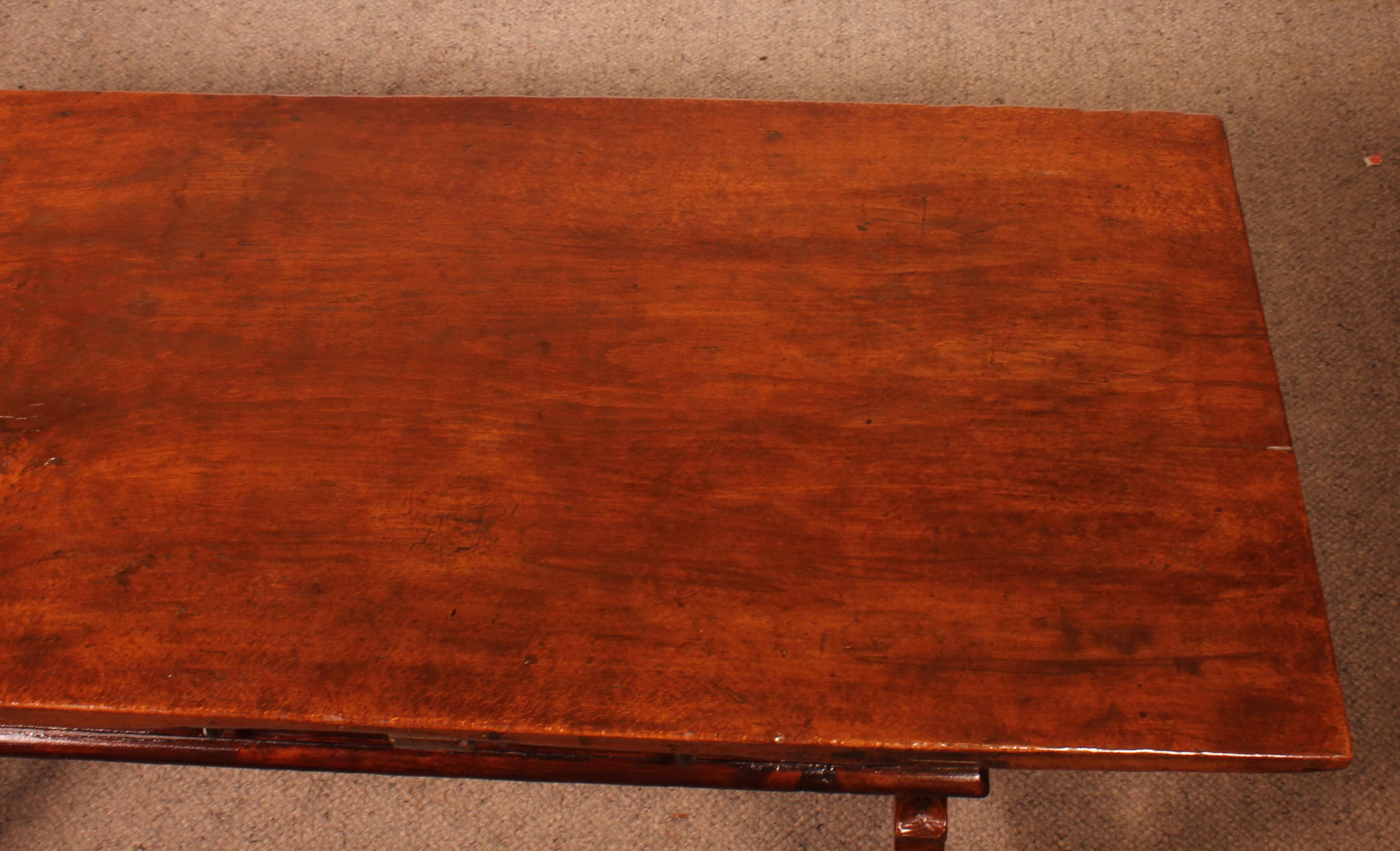 Spanish walnut console - 17th century