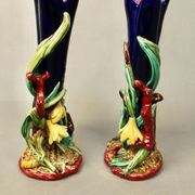 Pairs of vases decorated with majolica sarguemine flowers