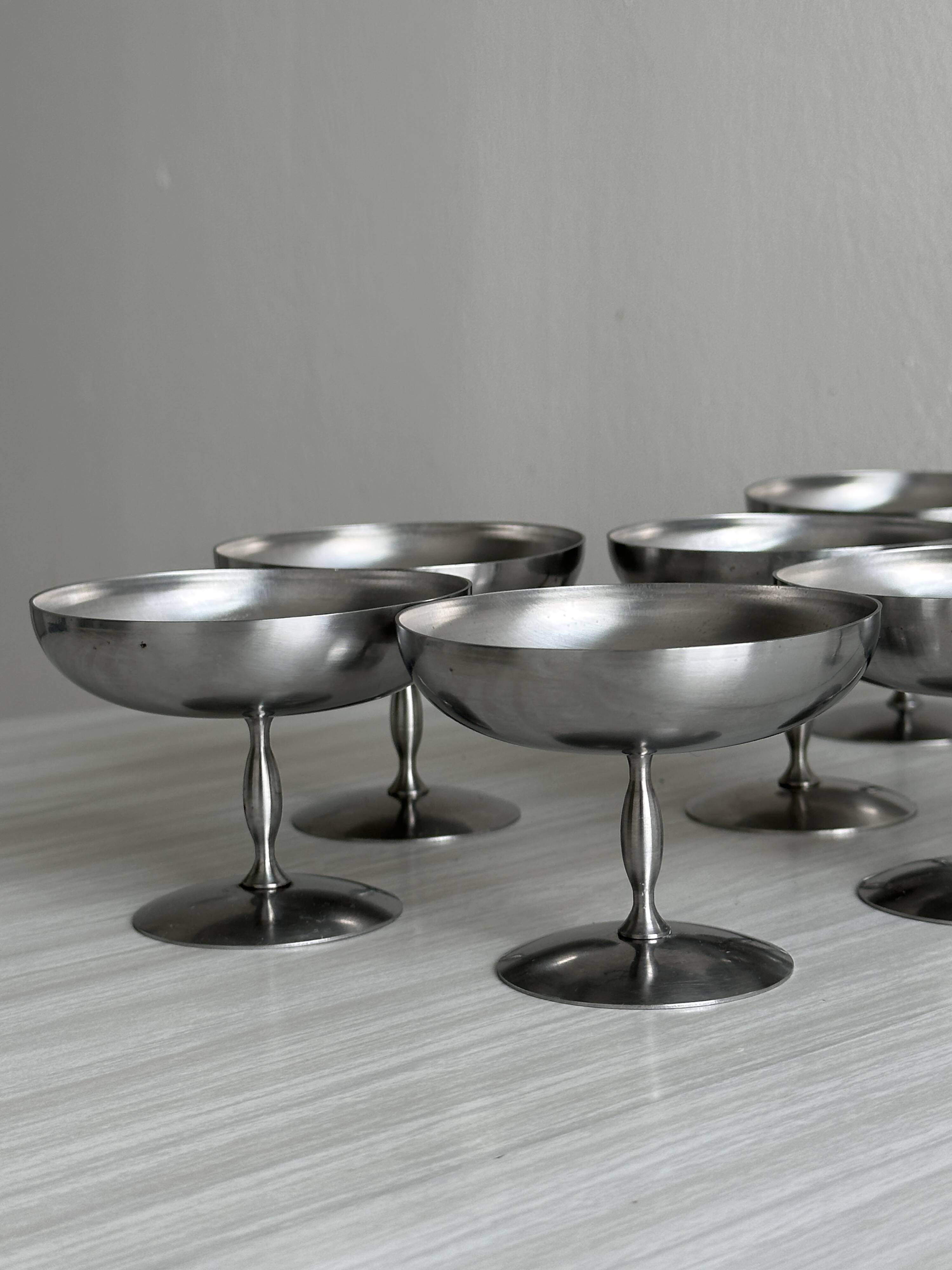 6 stainless steel footed bowls