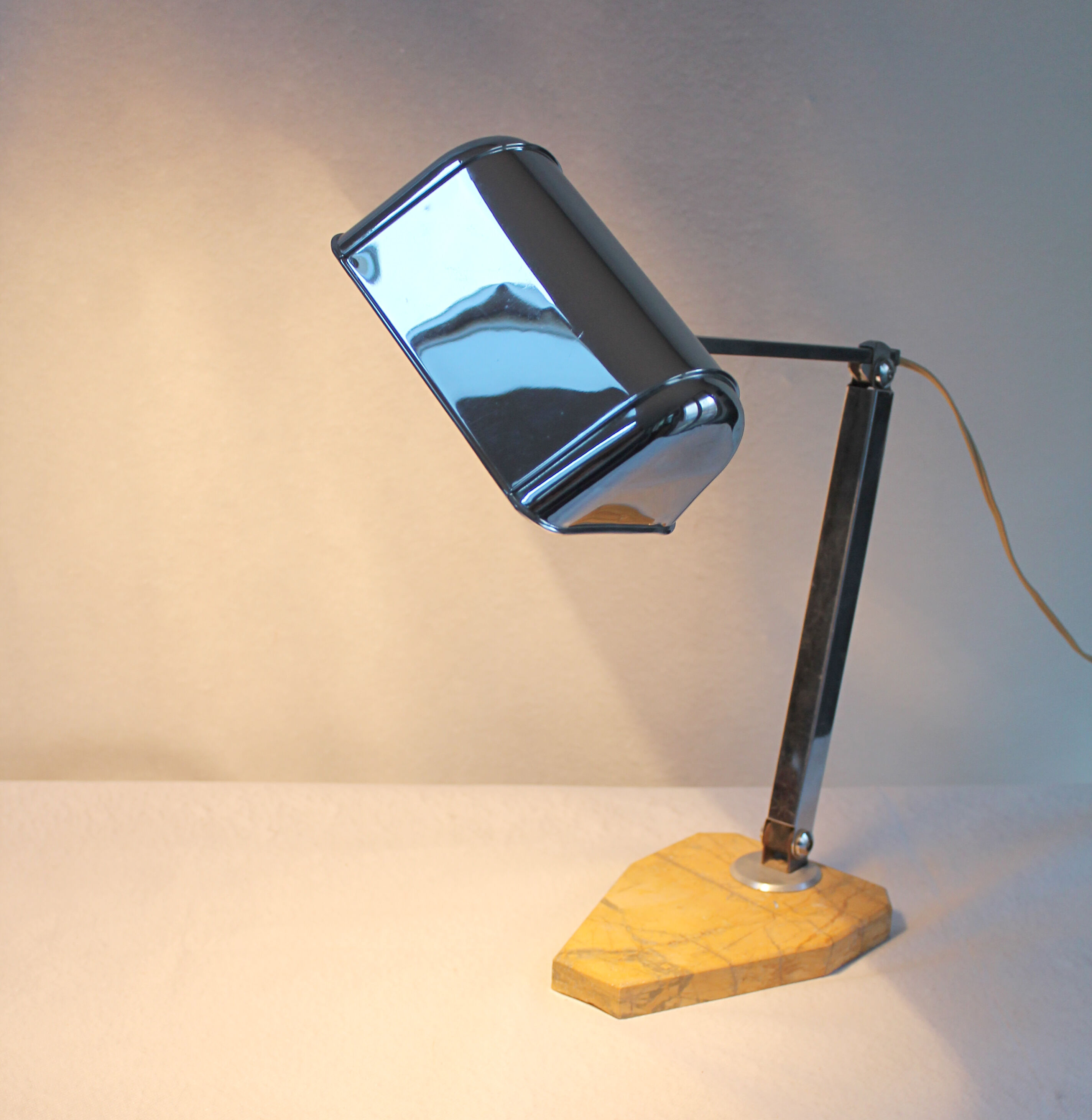 Marble pedestal desk lamp