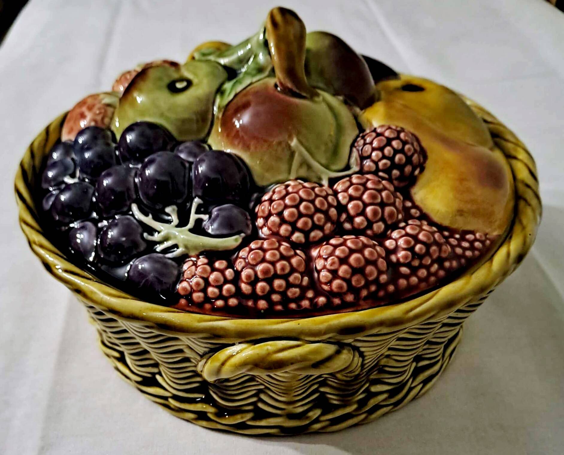 Sarreguemines Majolica slip lidded basket