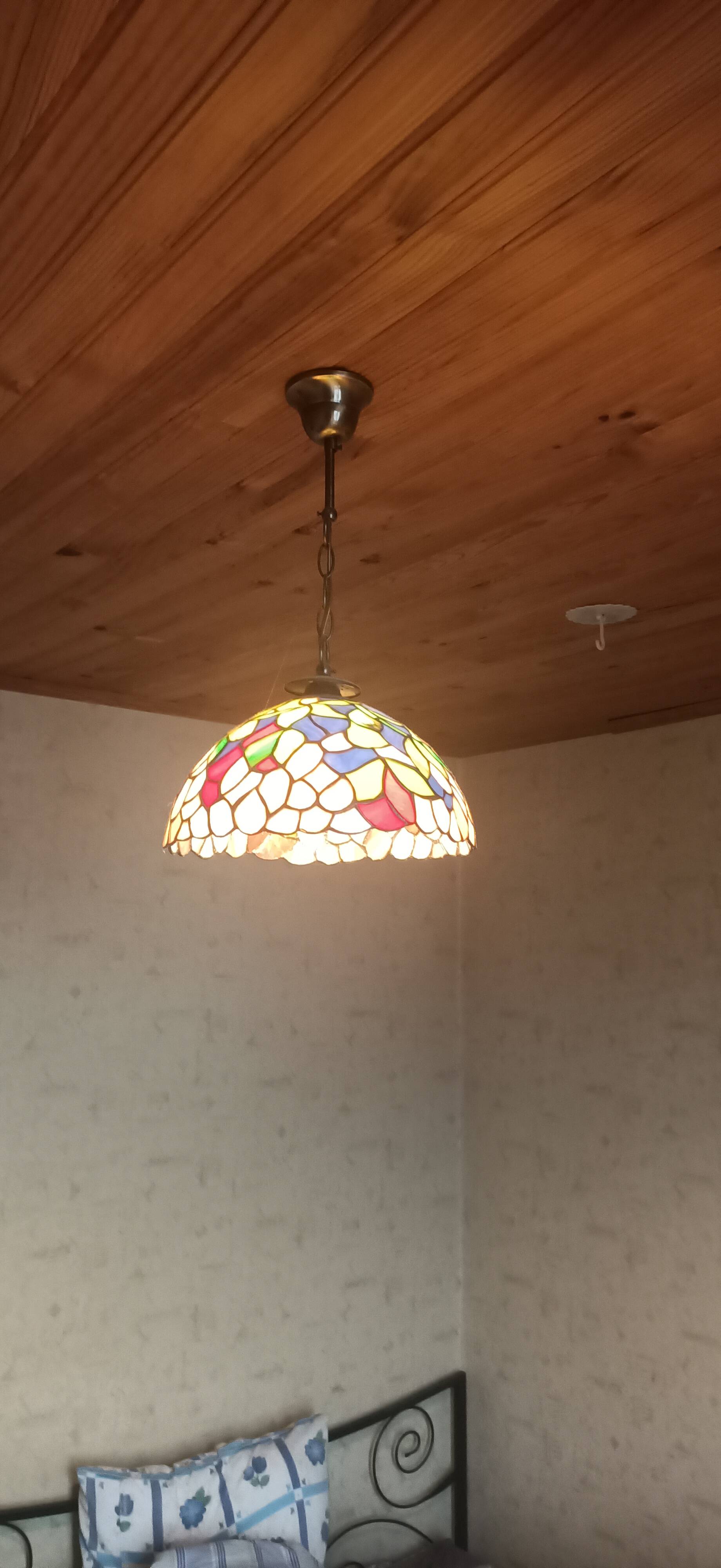 Floral decorated glass Tiffany suspension style.