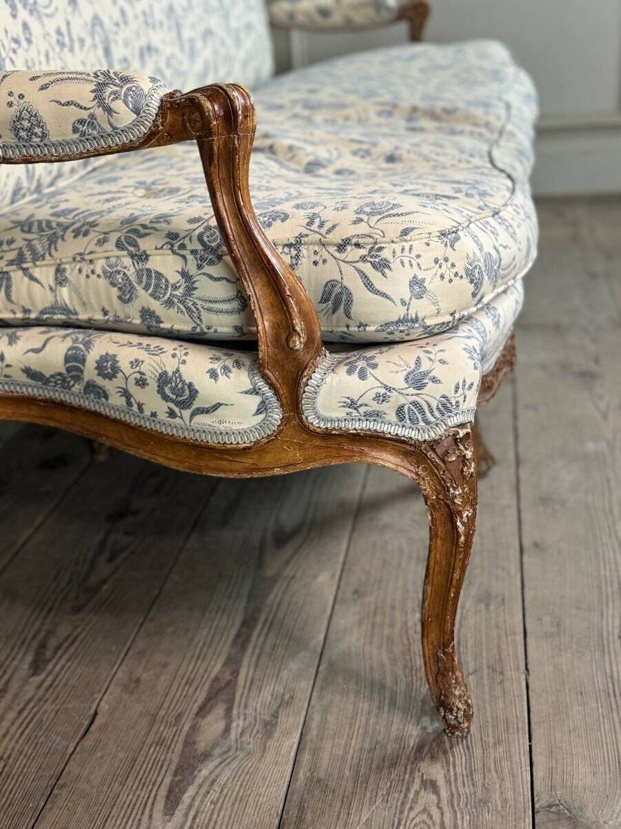 Louis XV bench in carved wood with oak patina, 18th century