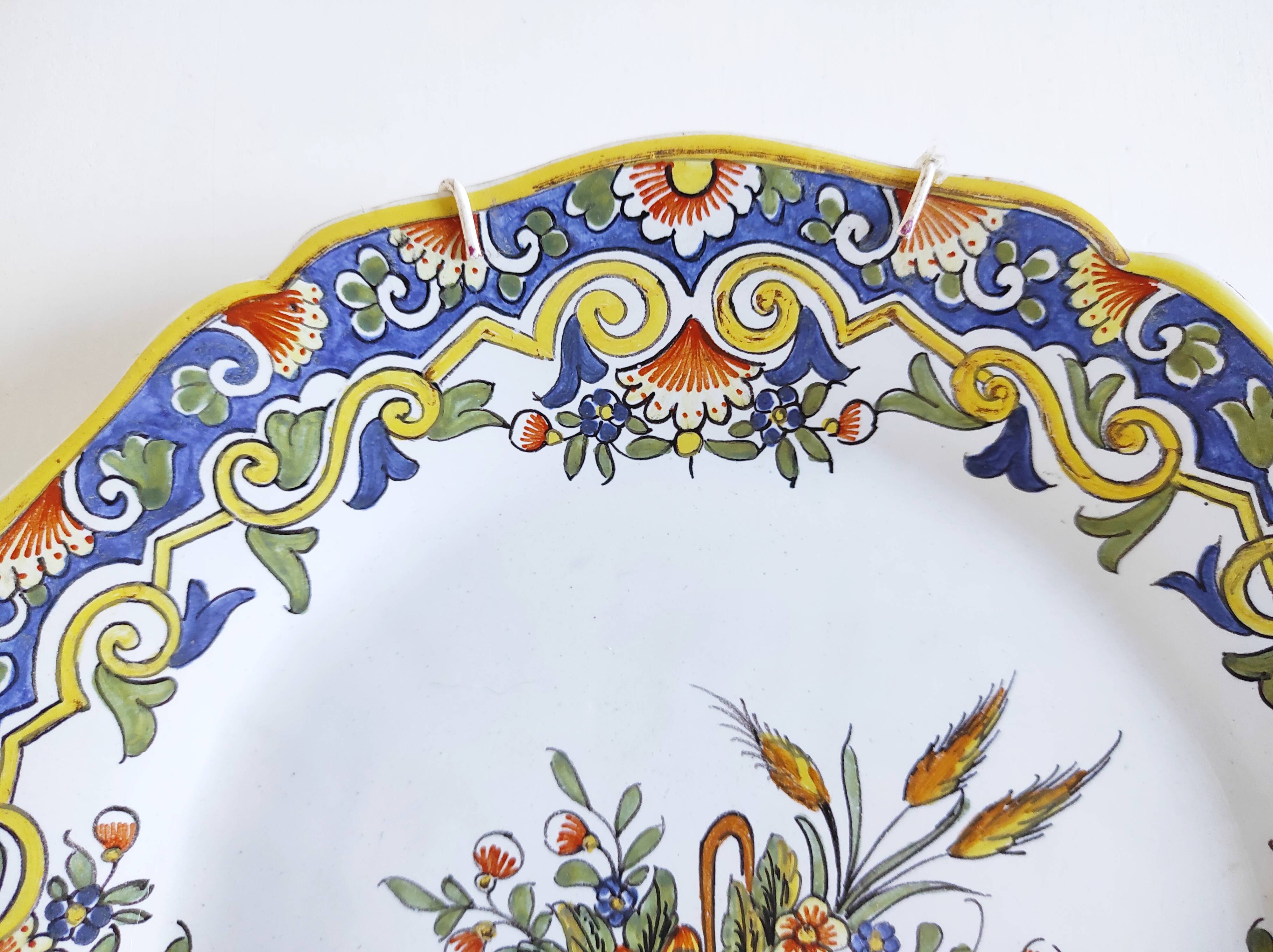 Rouen decorative plate with flower basket