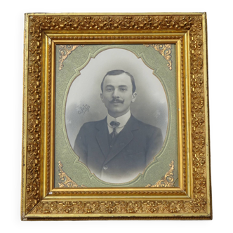 Portrait photo de 1910 signé Pestre, dans cadre doré 53x59 cm
