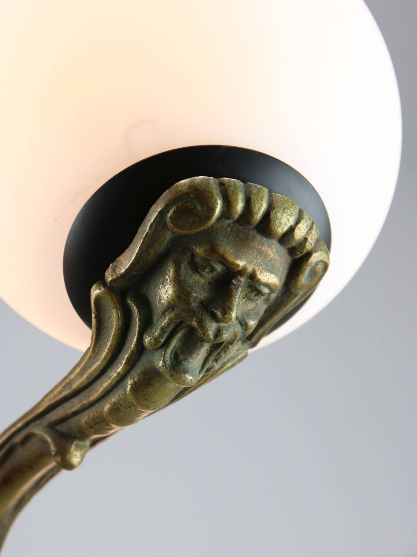 Lustre Art Déco en laiton et opaline, 1930